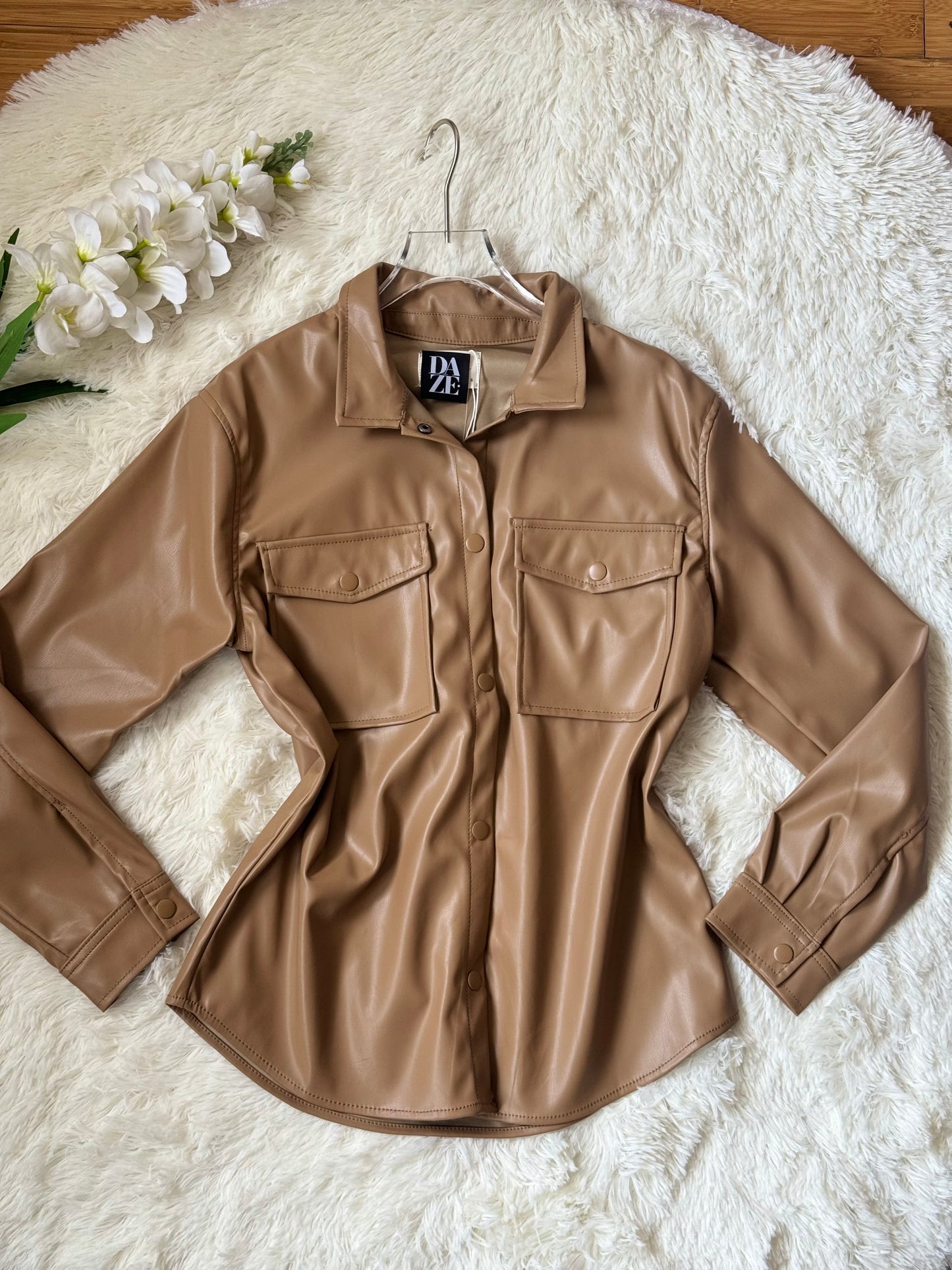 Sobrecamisa de vinipiel
