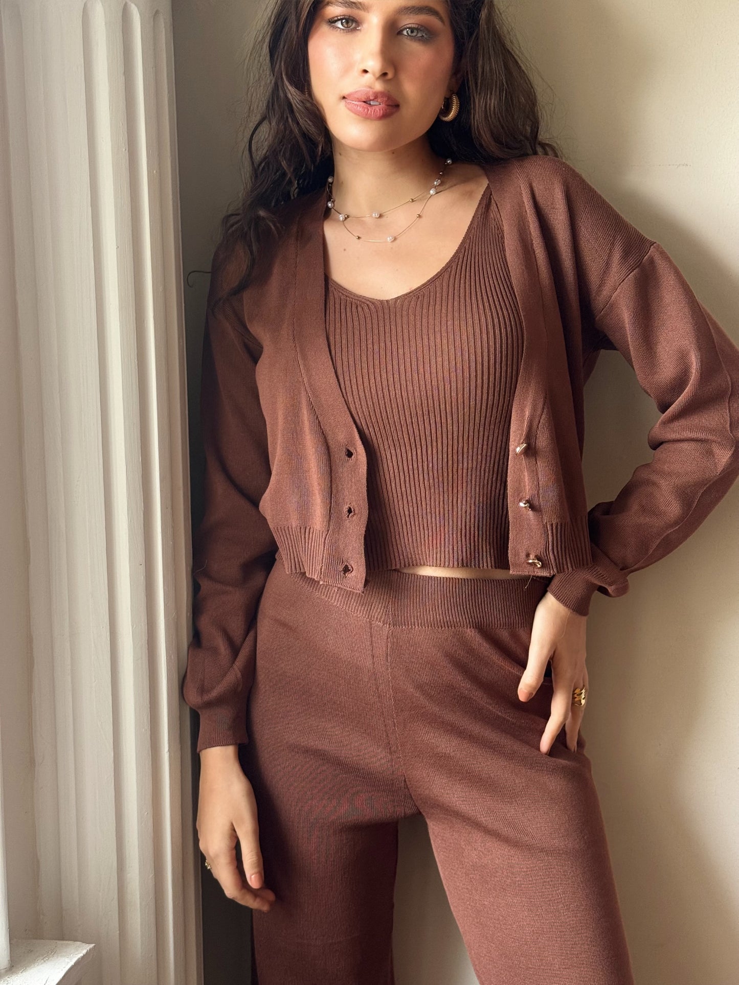 Conjunto tejido de tres piezas.