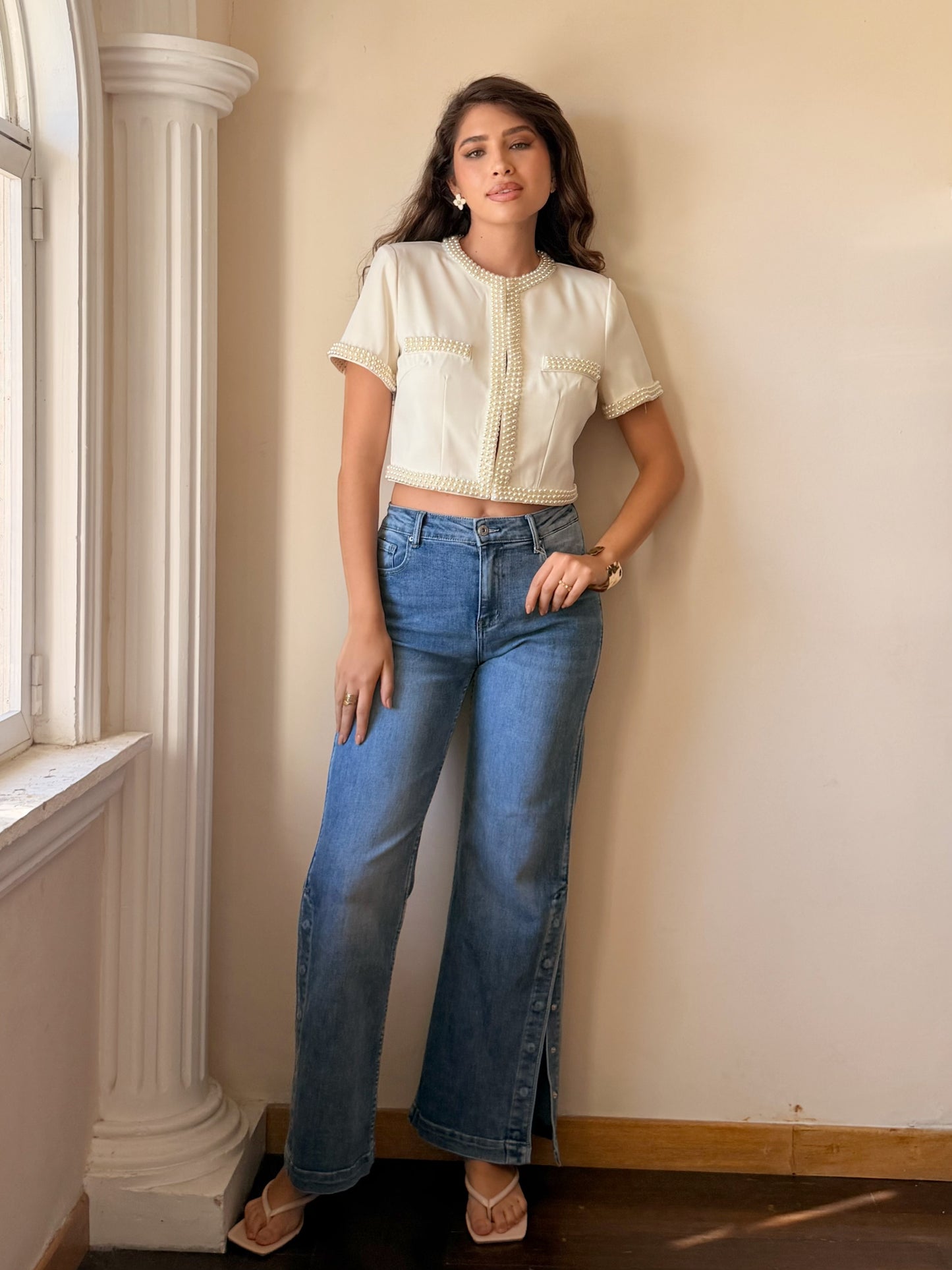 Jeans Flare con Botones Laterales