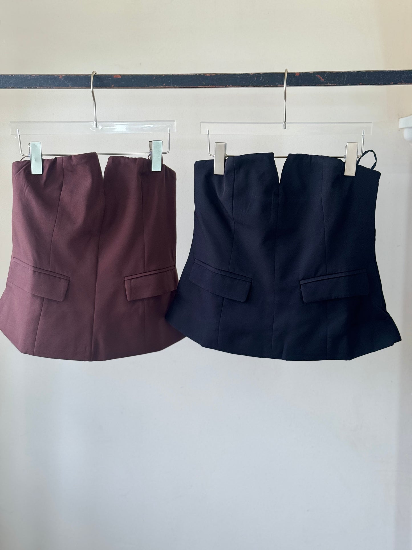Blusa strapless con carteras