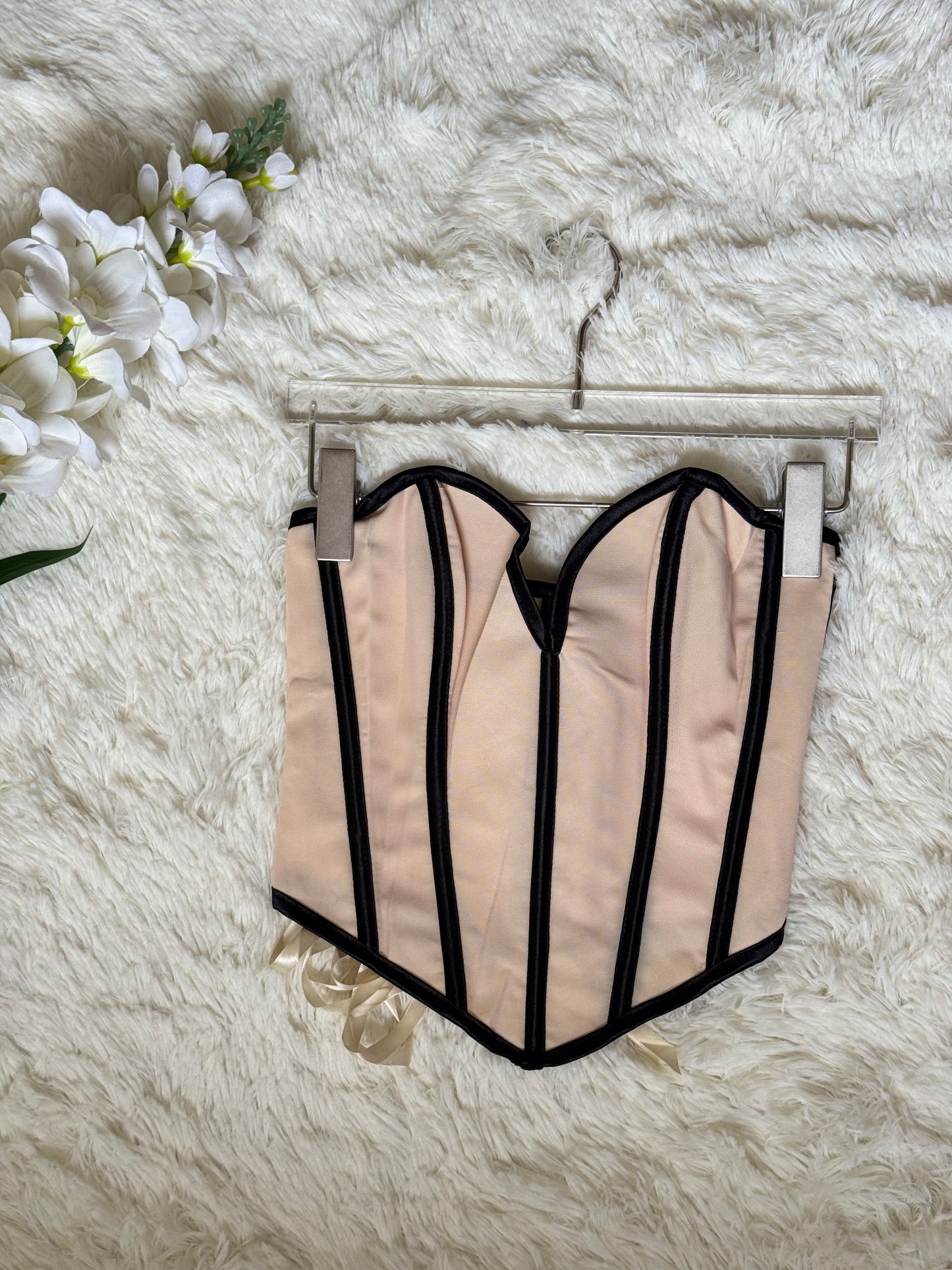 Corset con bordes
