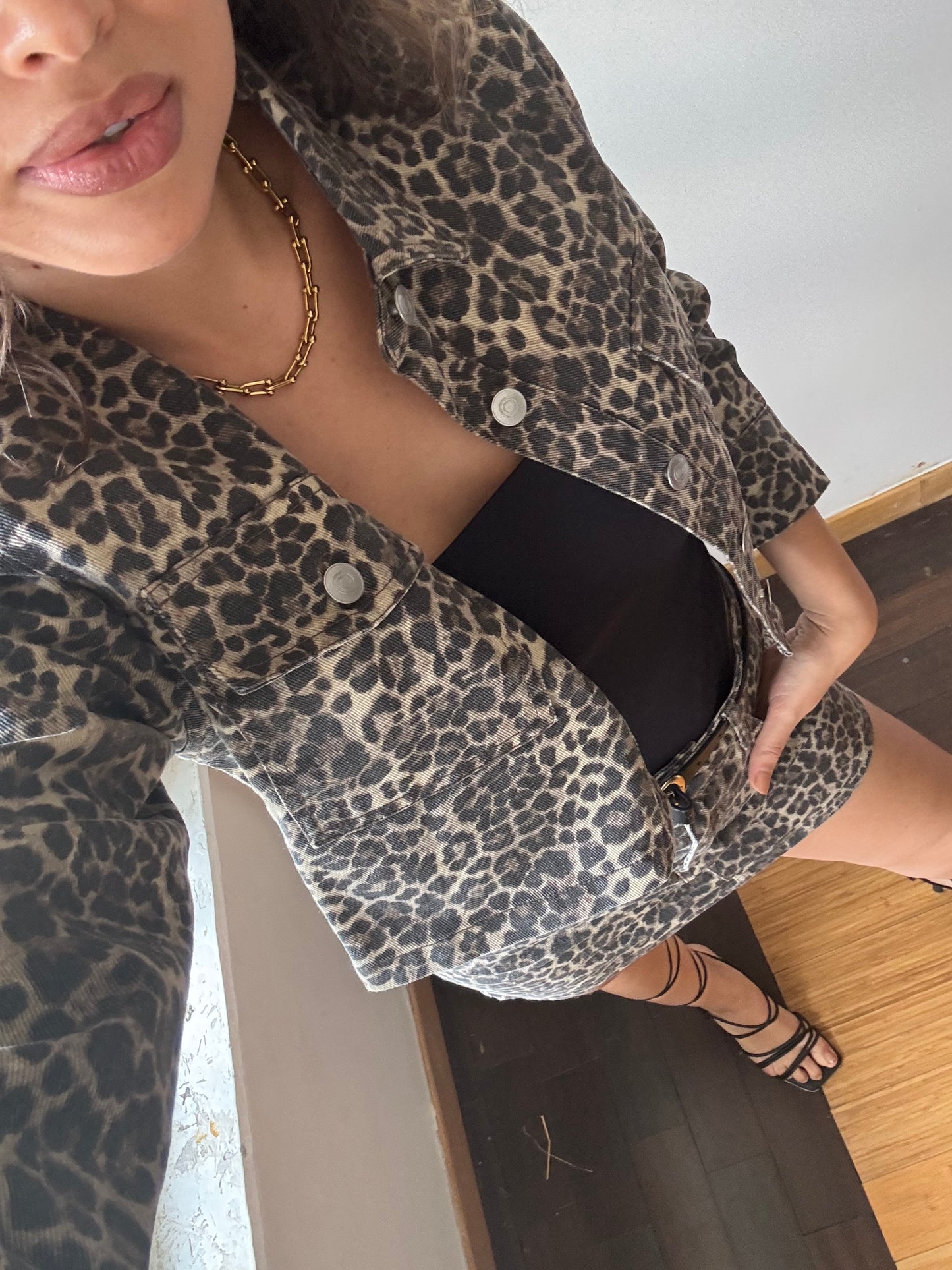 Chamarra mezclilla de leopardo