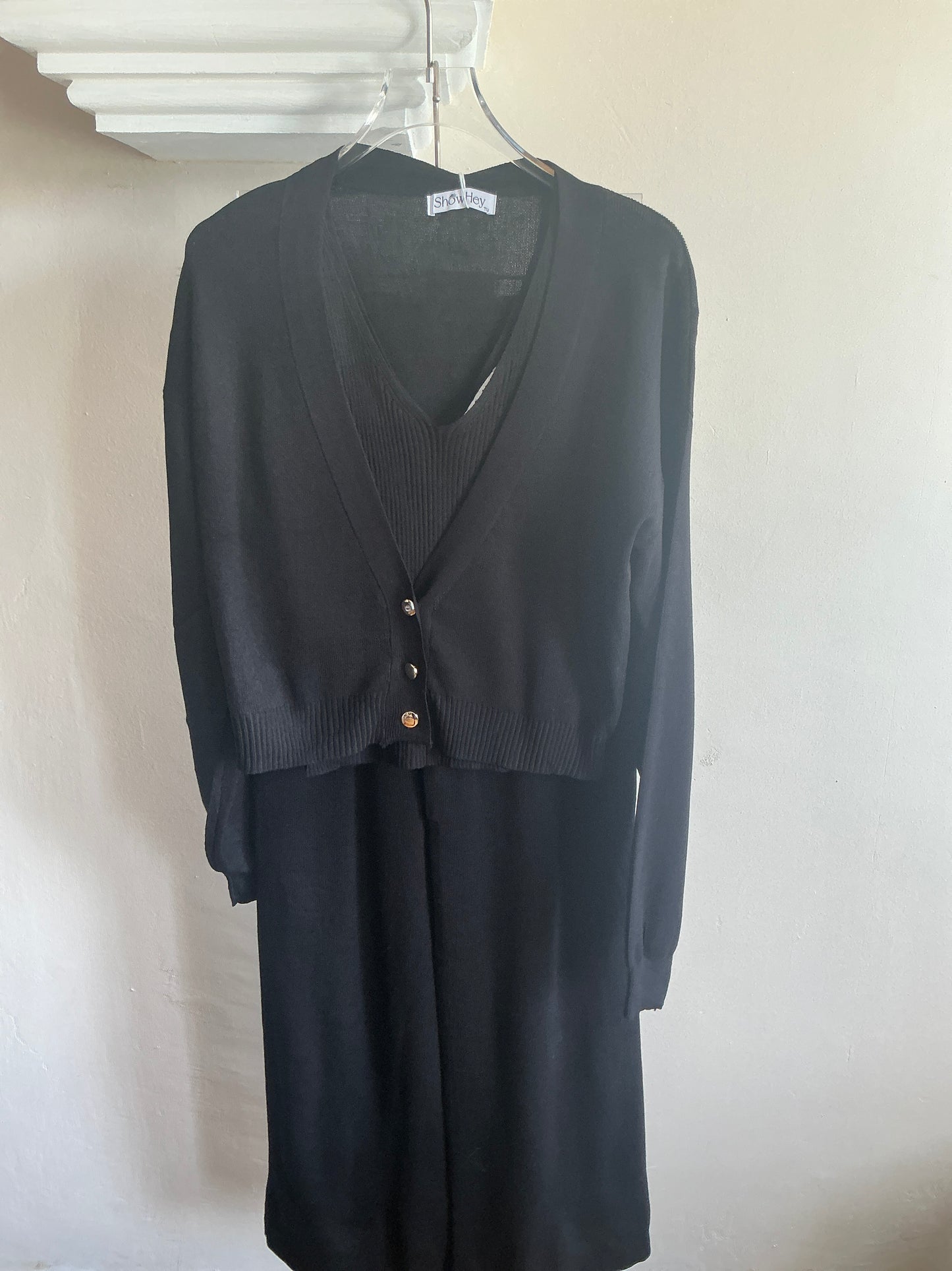 Conjunto tejido de tres piezas.