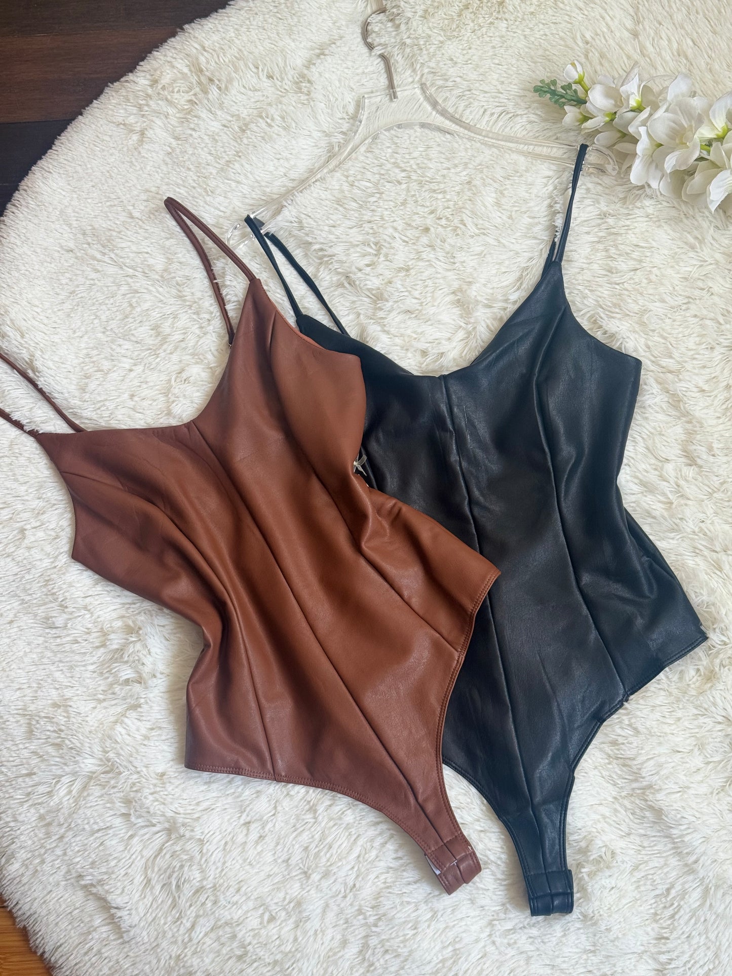 Body tirantes vinipiel