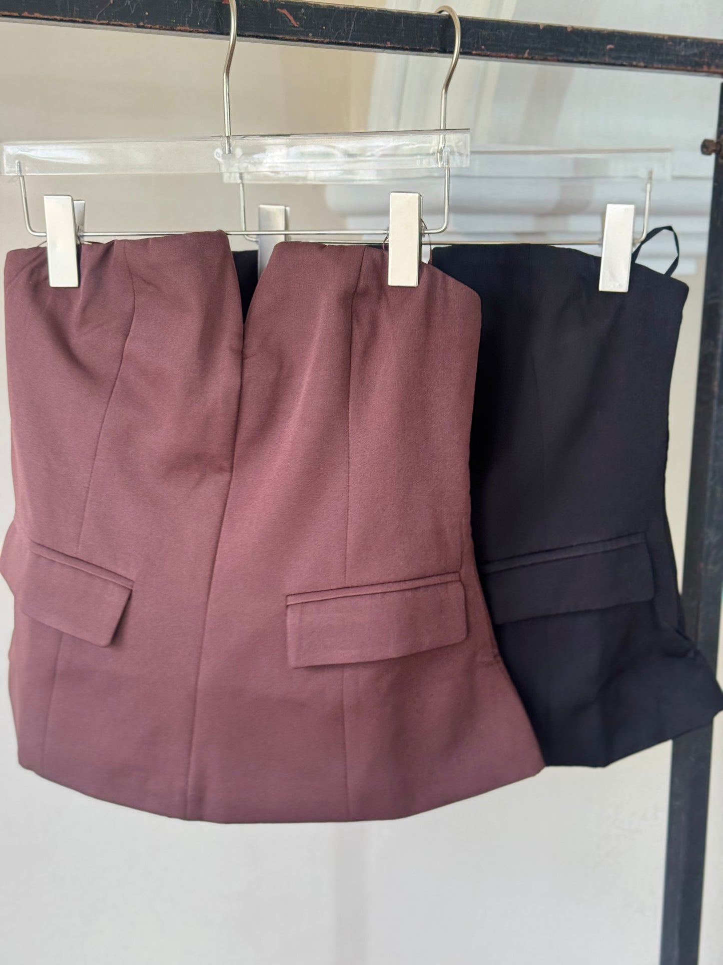 Blusa strapless con carteras