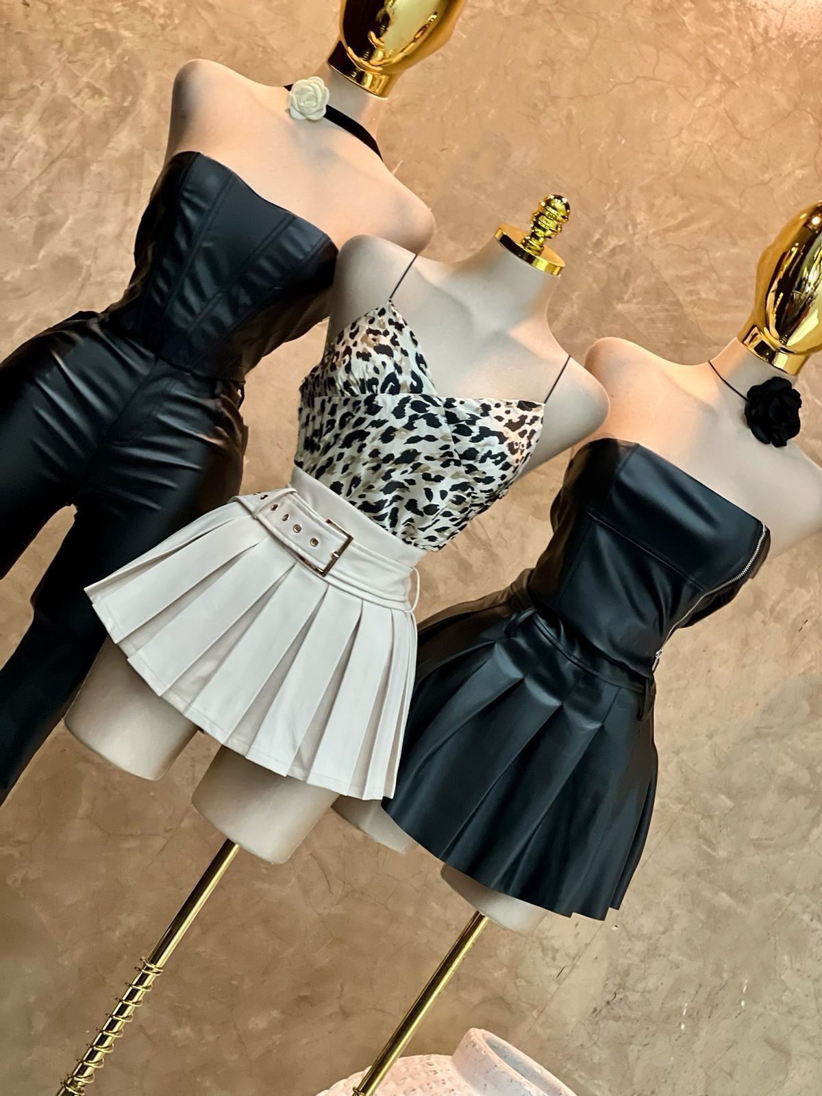 Falda tableada vinipiel con short