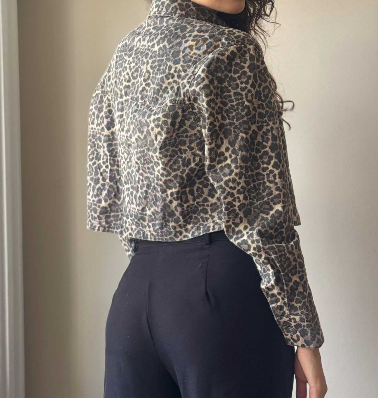 Chamarra mezclilla de leopardo