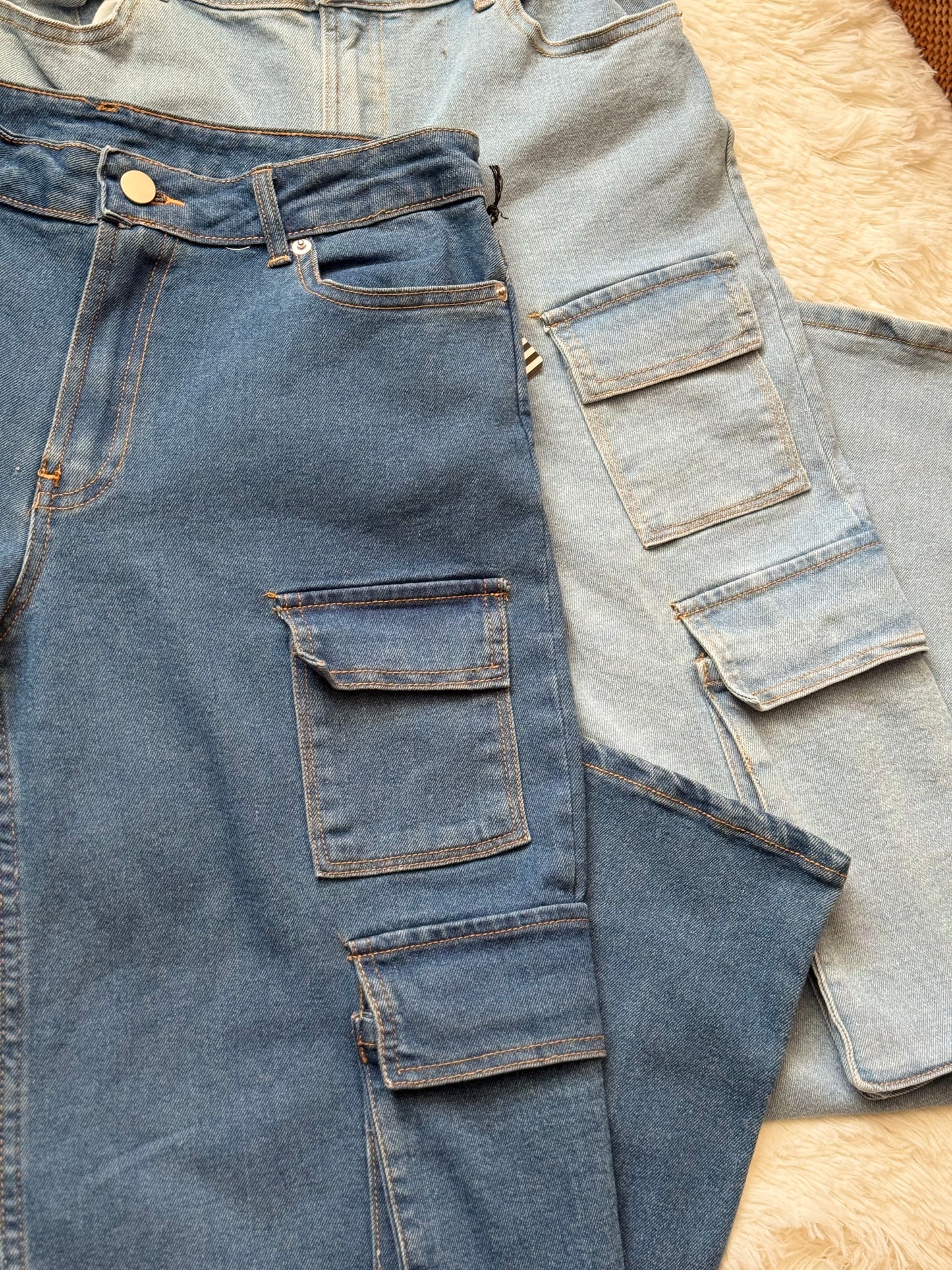Pantalones cargo de mezclilla