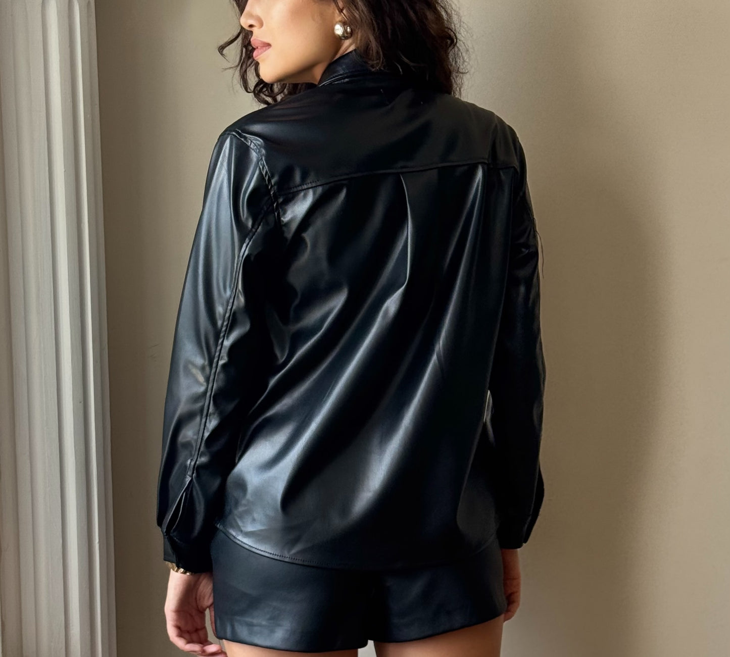 Sobrecamisa de vinipiel
