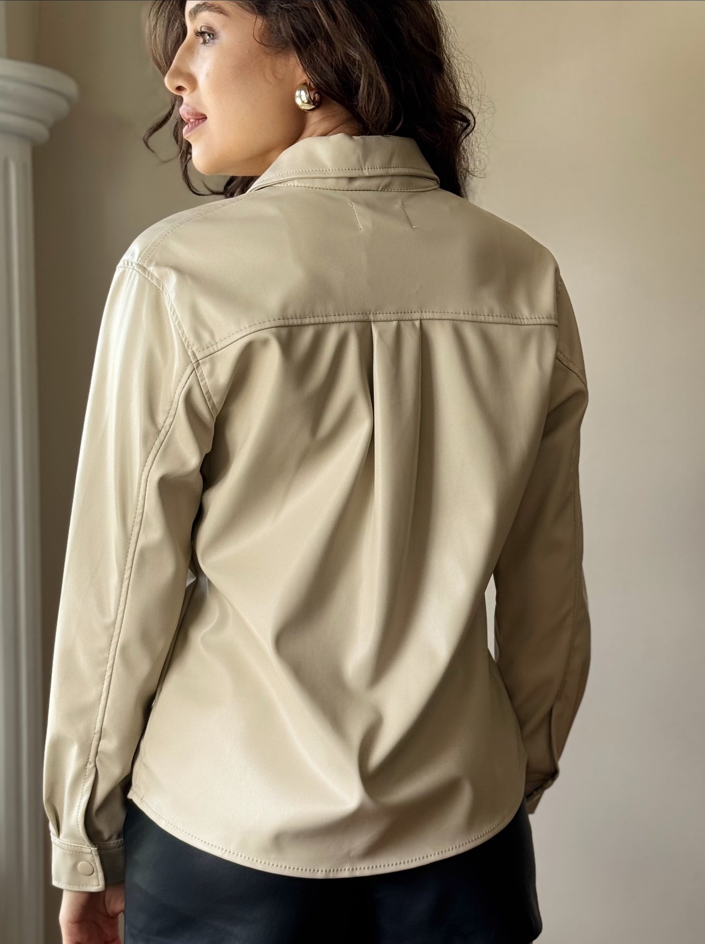 Sobrecamisa de vinipiel