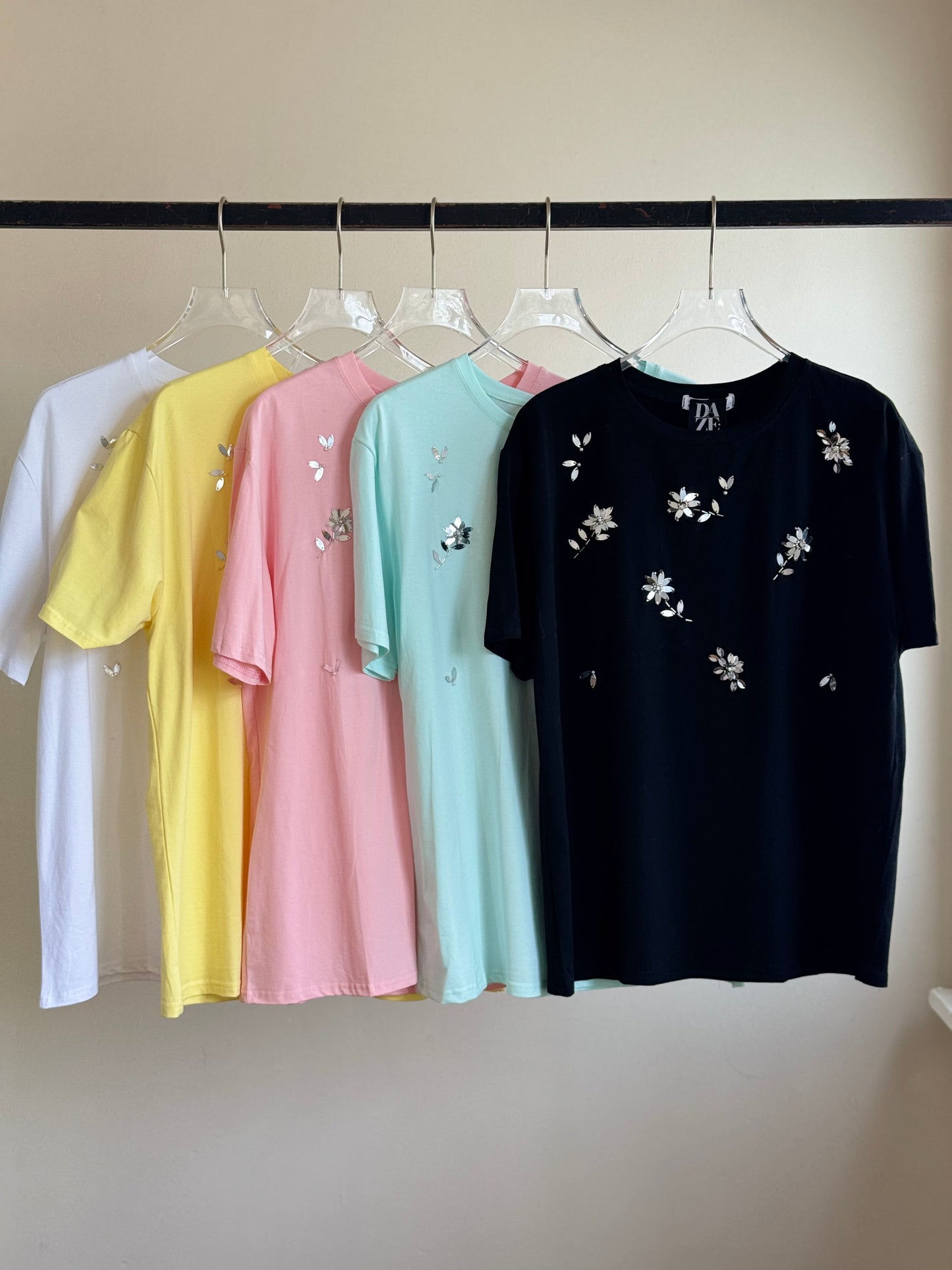 Playera manga corta aplicación