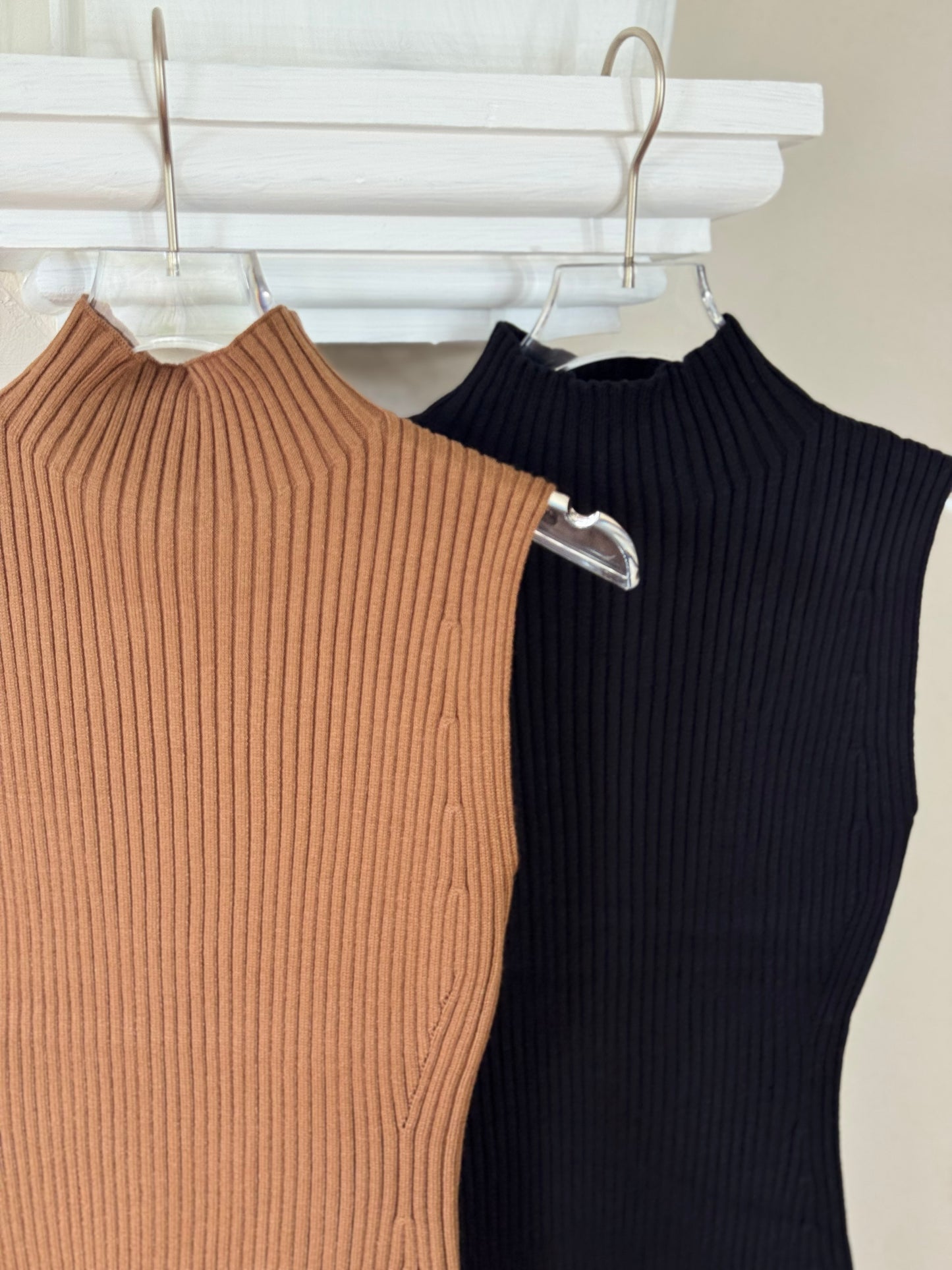 Vestido tejido cuello alto sin mangas