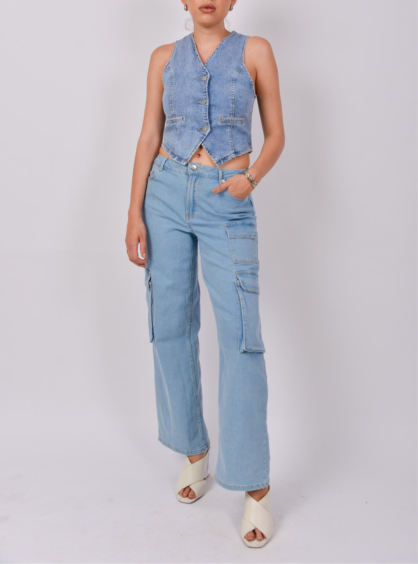 Pantalones cargo de mezclilla