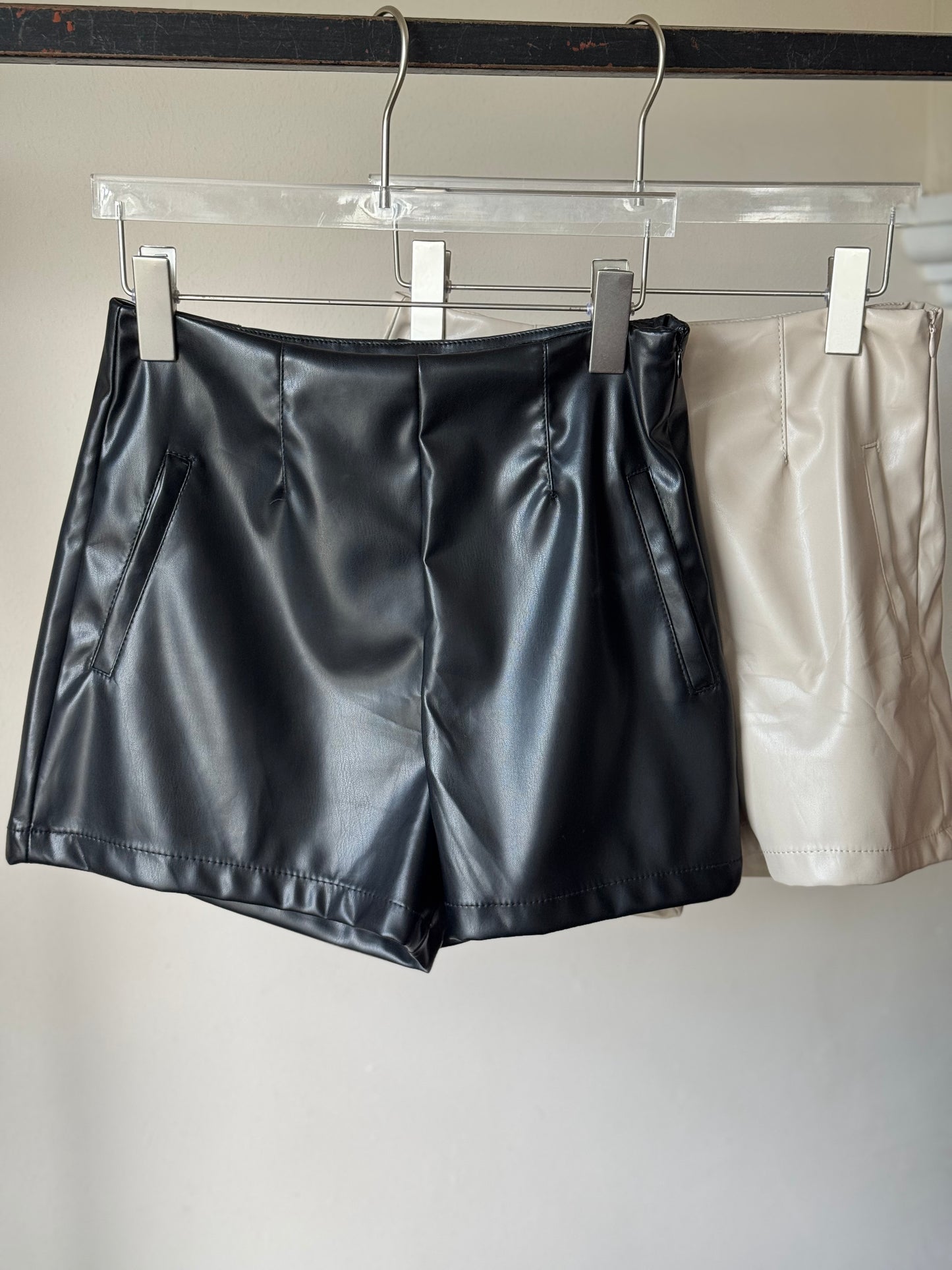 Short pinzas vinipiel