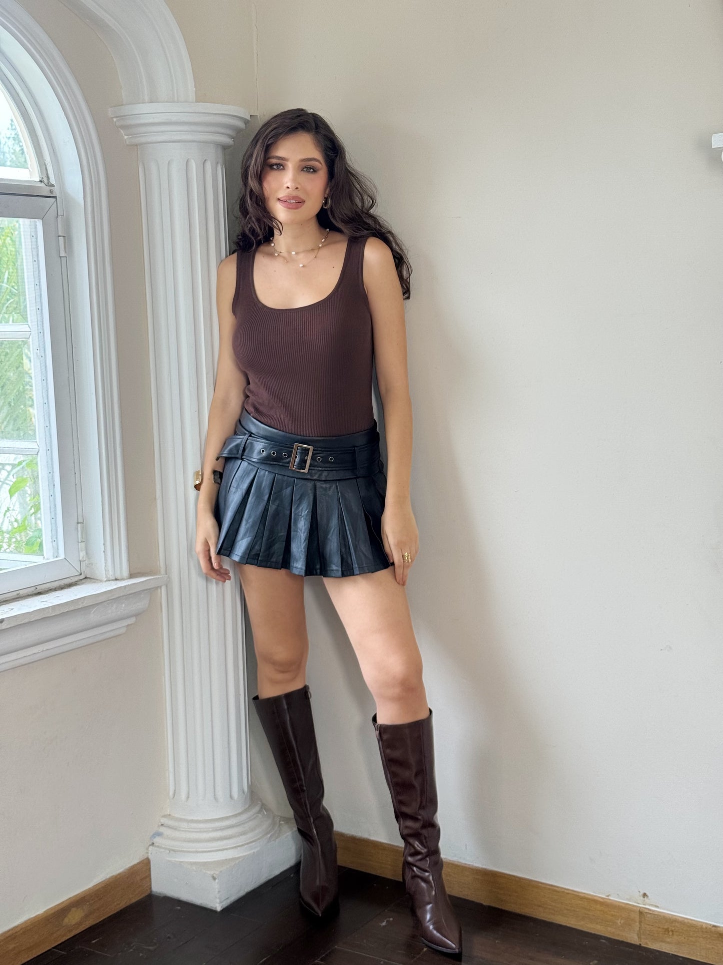 Falda tableada vinipiel con short