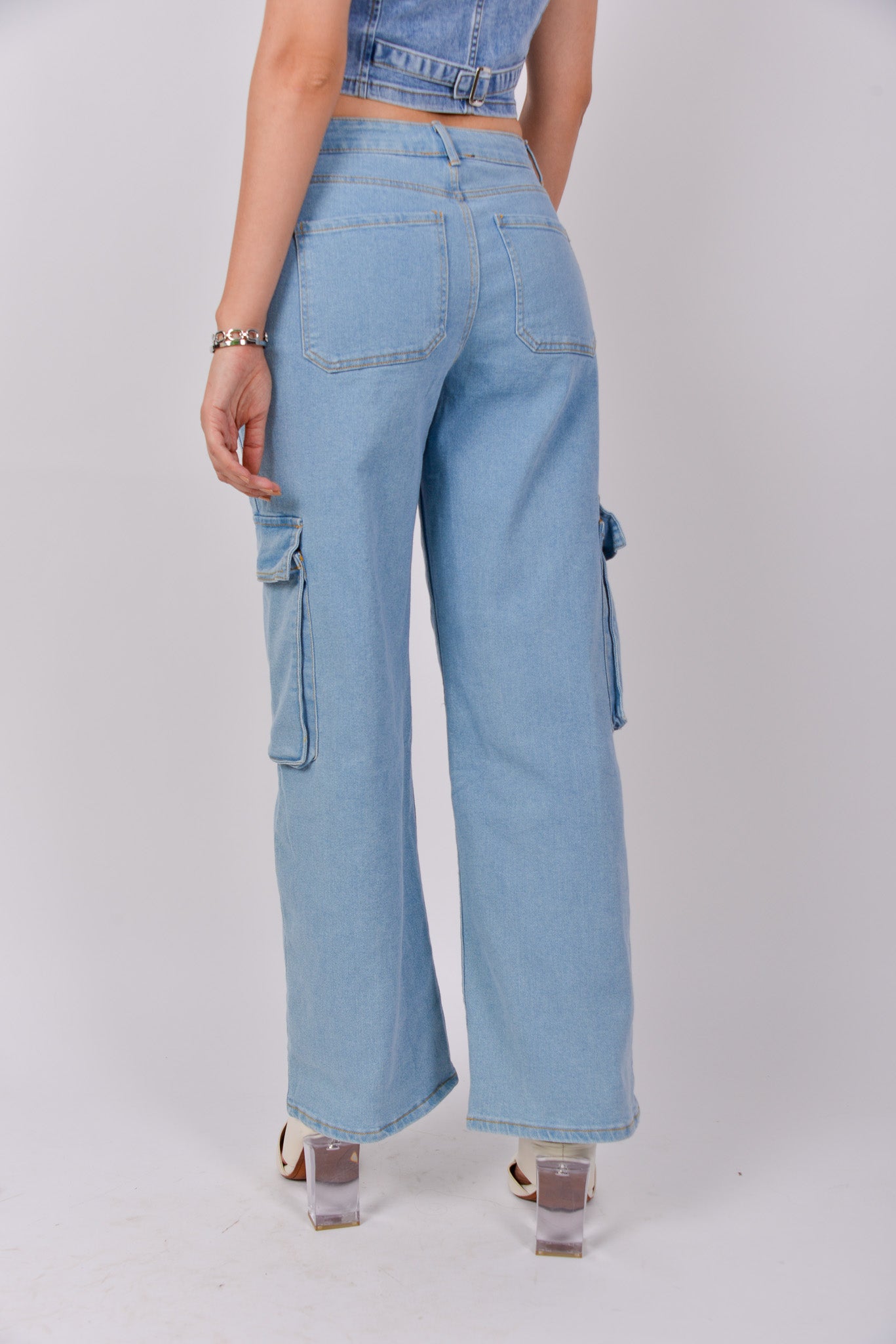 Pantalones cargo de mezclilla