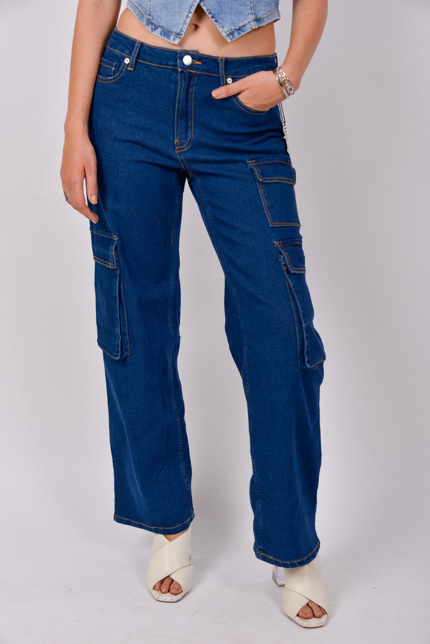Pantalones cargo de mezclilla