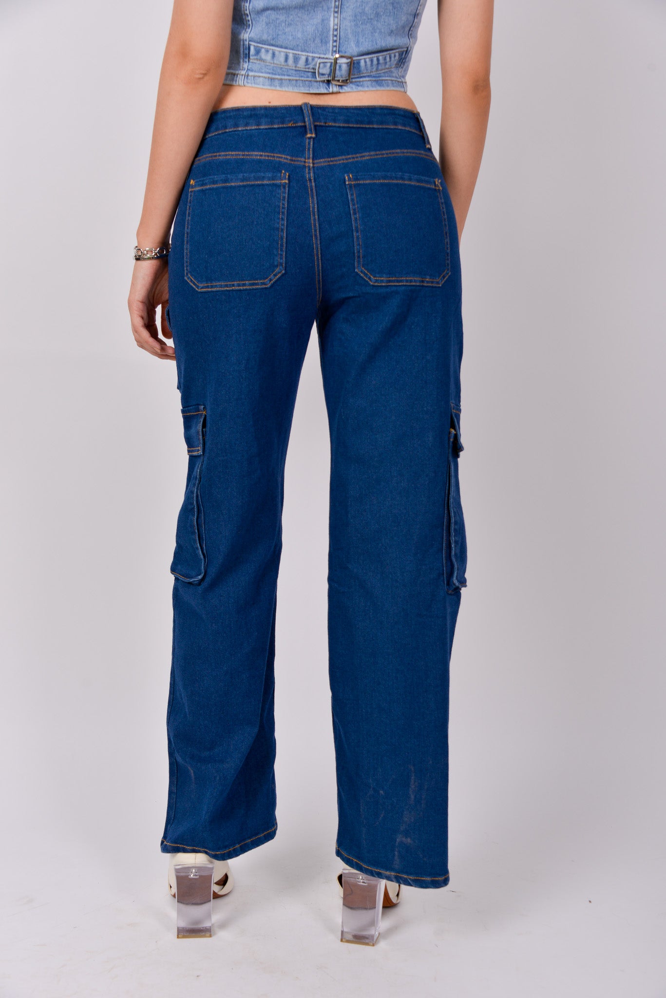 Pantalones cargo de mezclilla