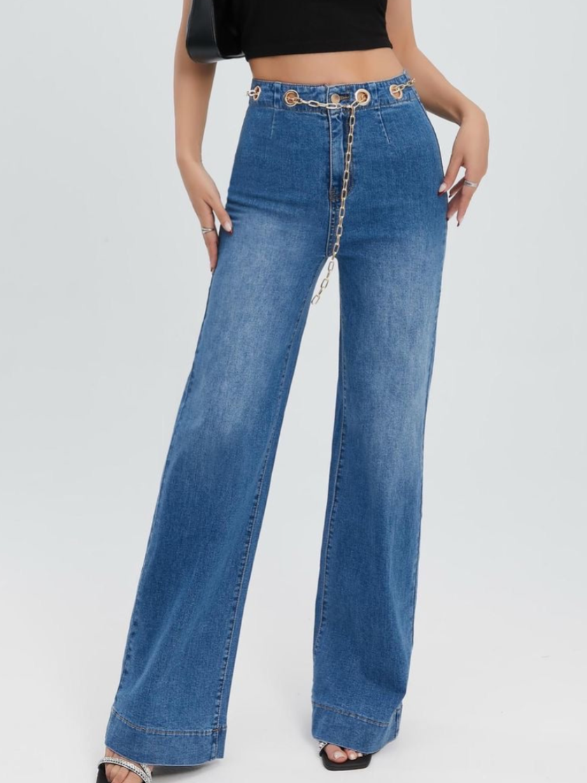 Pantalon de mezclilla con cinturon de Cadena