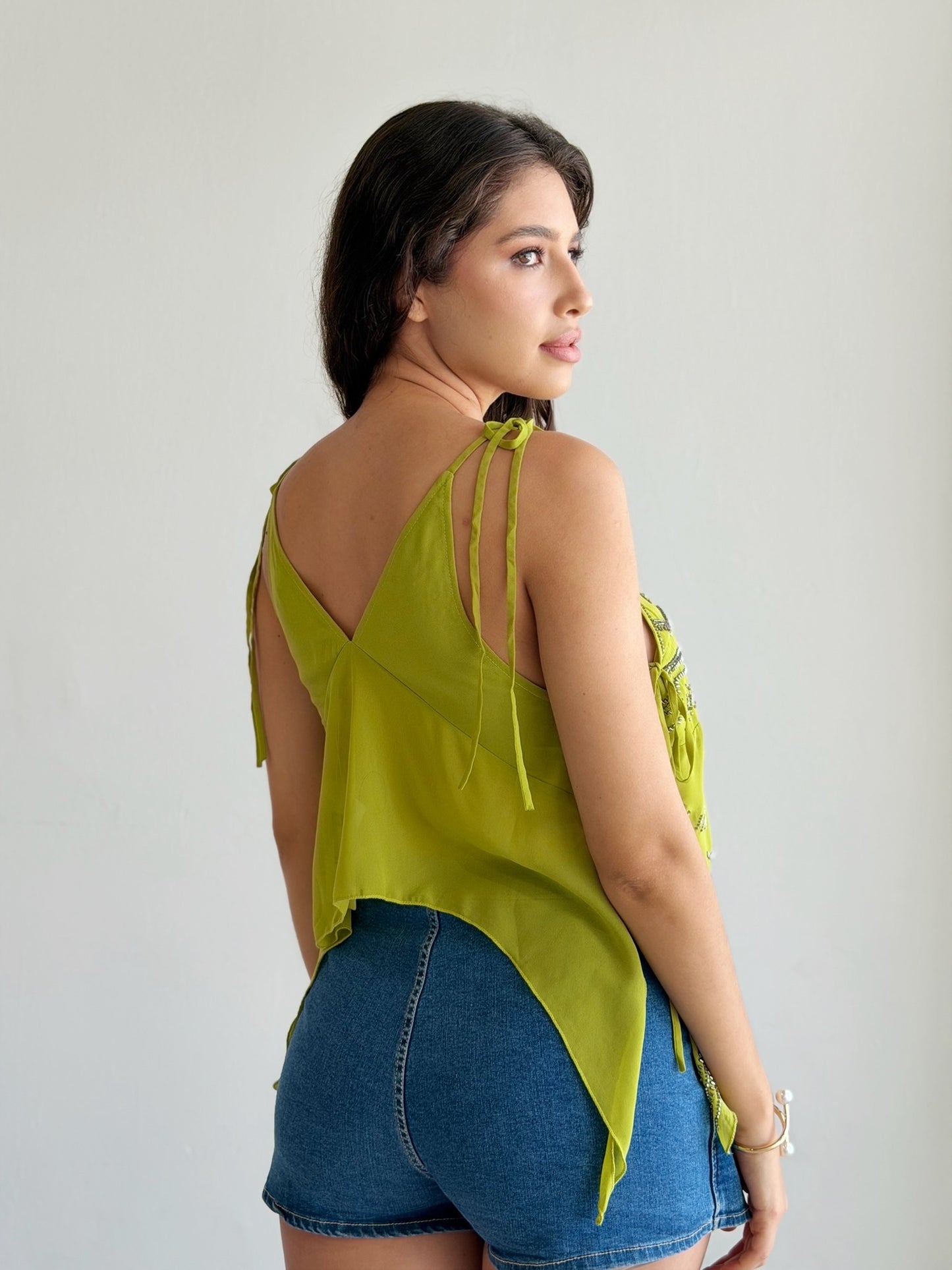 Blusa de tirantes asimétrica bordada