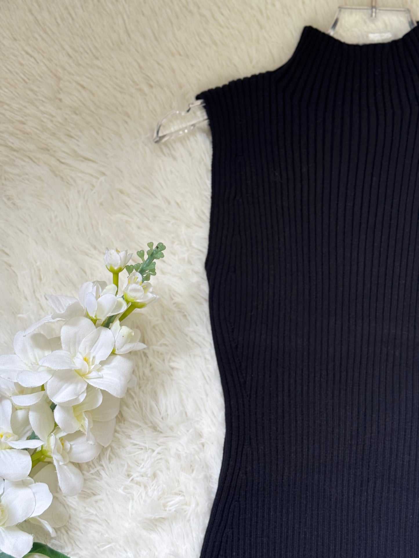 Vestido tejido cuello alto sin mangas