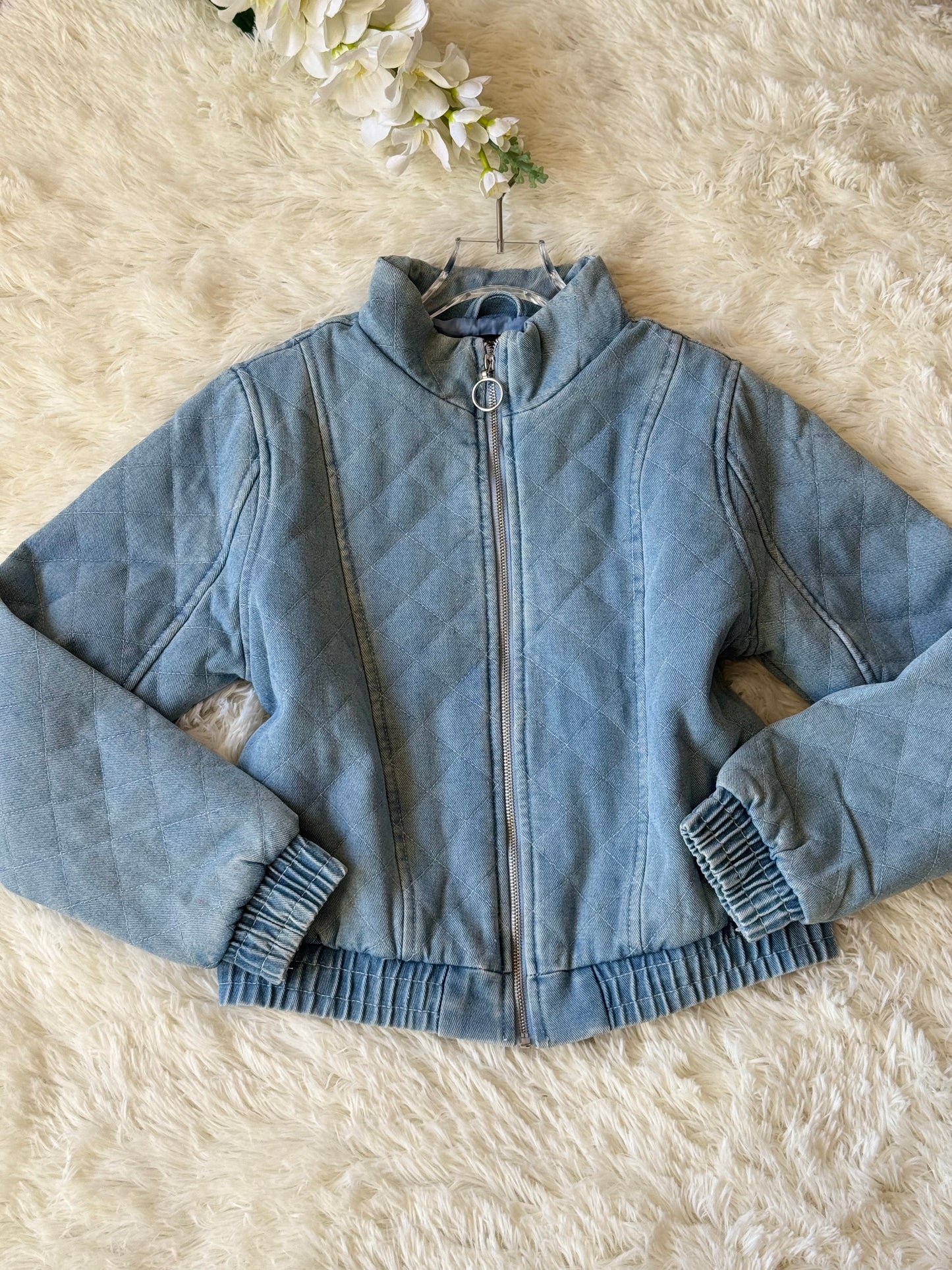 Chamarra capitonada de mezclilla