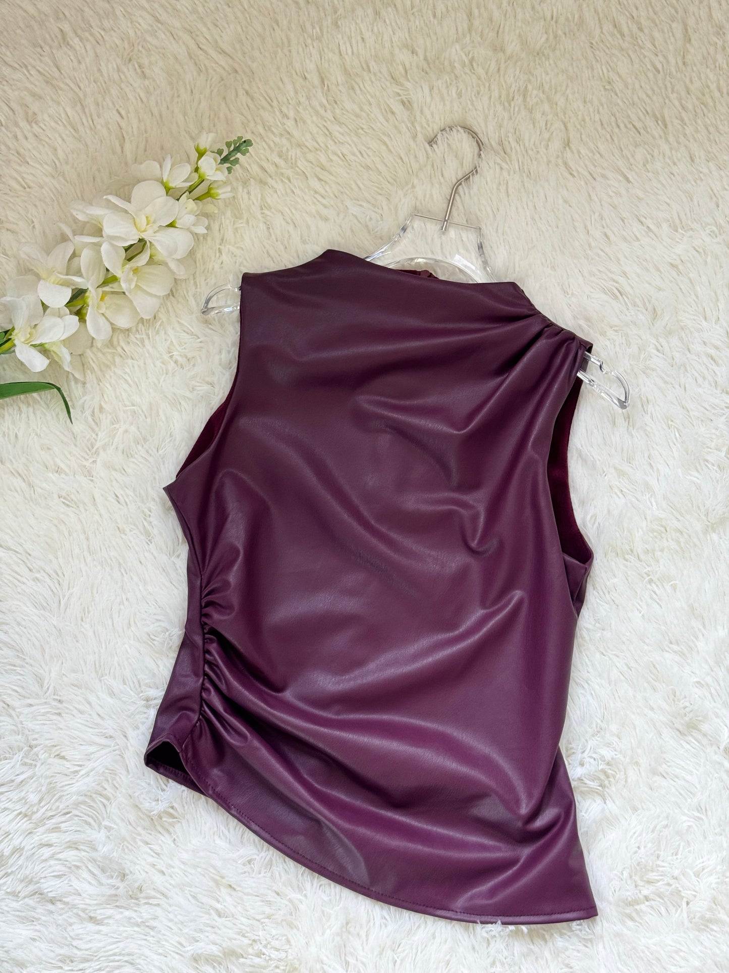 Top de vinipiel asimetrico