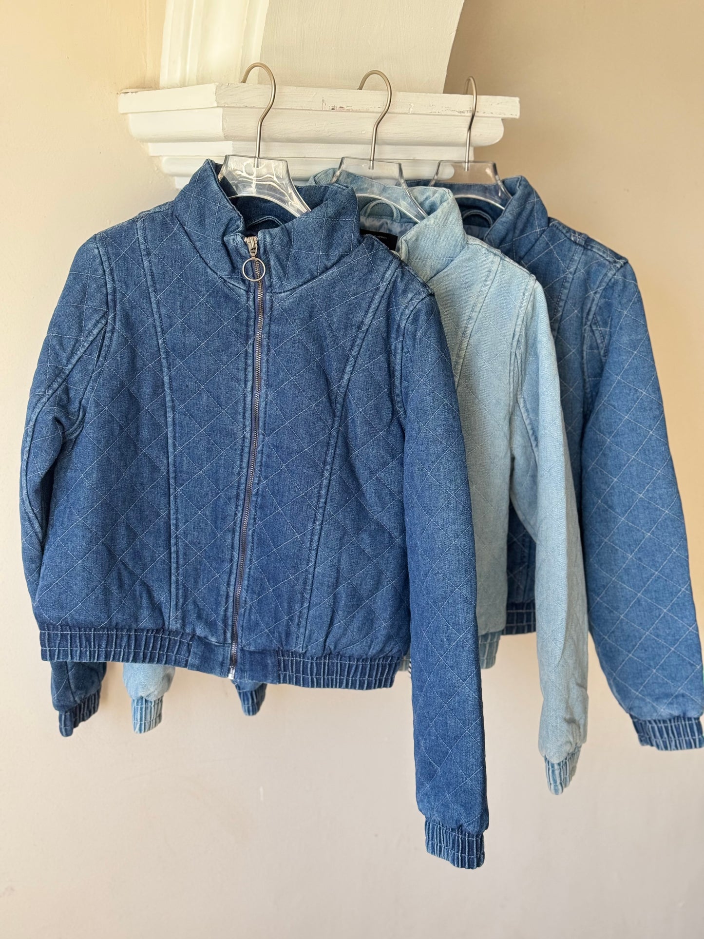 Chamarra capitonada de mezclilla