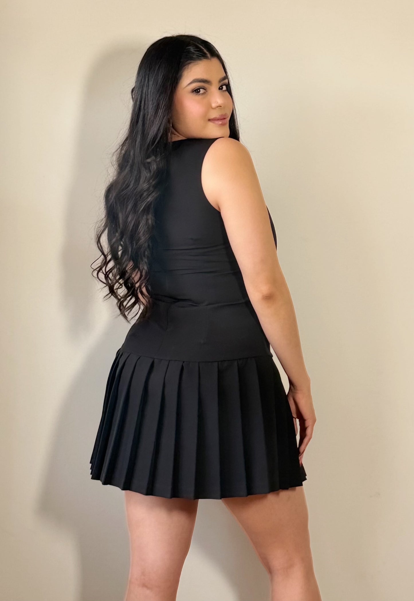 Vestido Cuello Redondo Falda Tableada