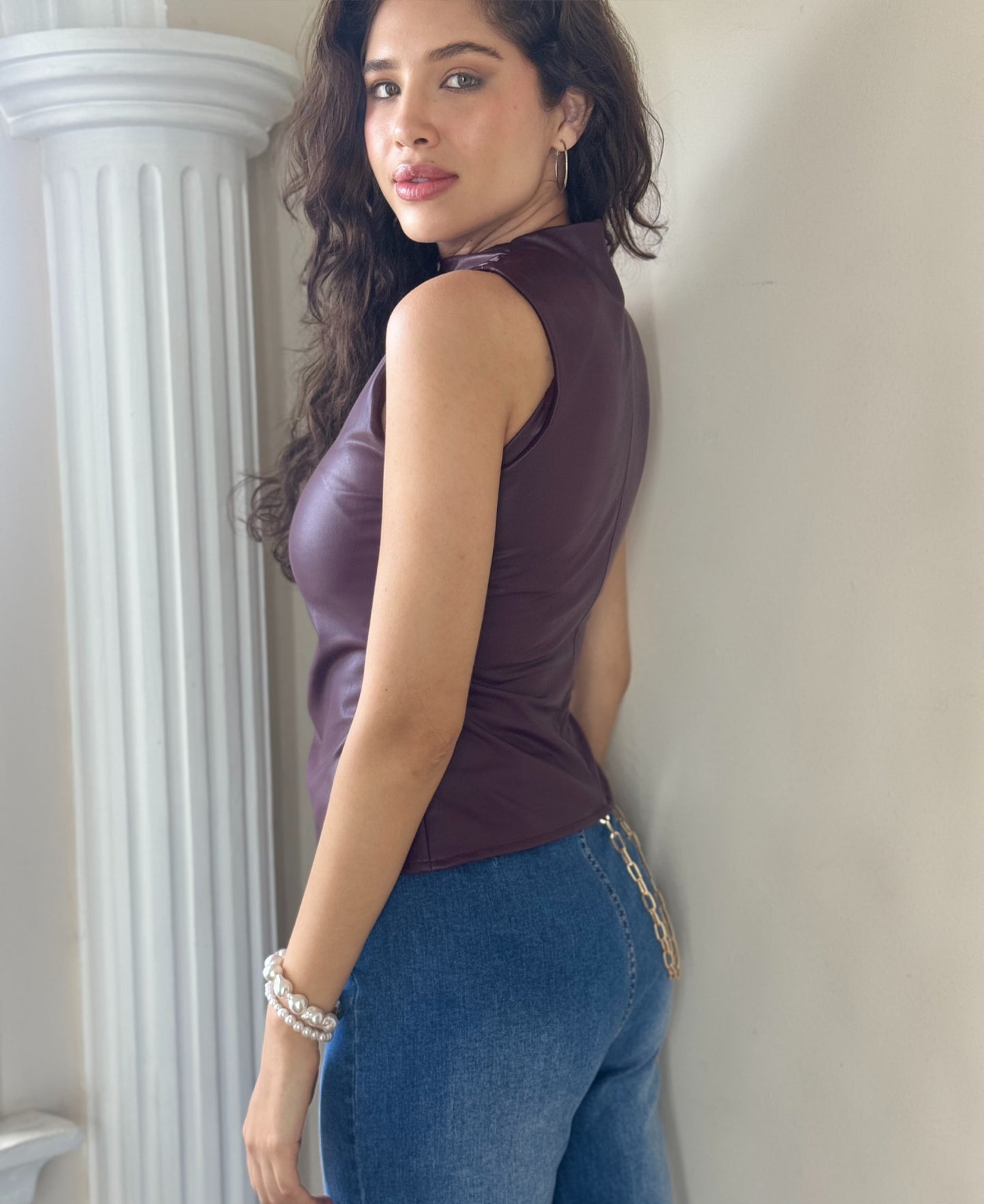 Top de vinipiel asimetrico