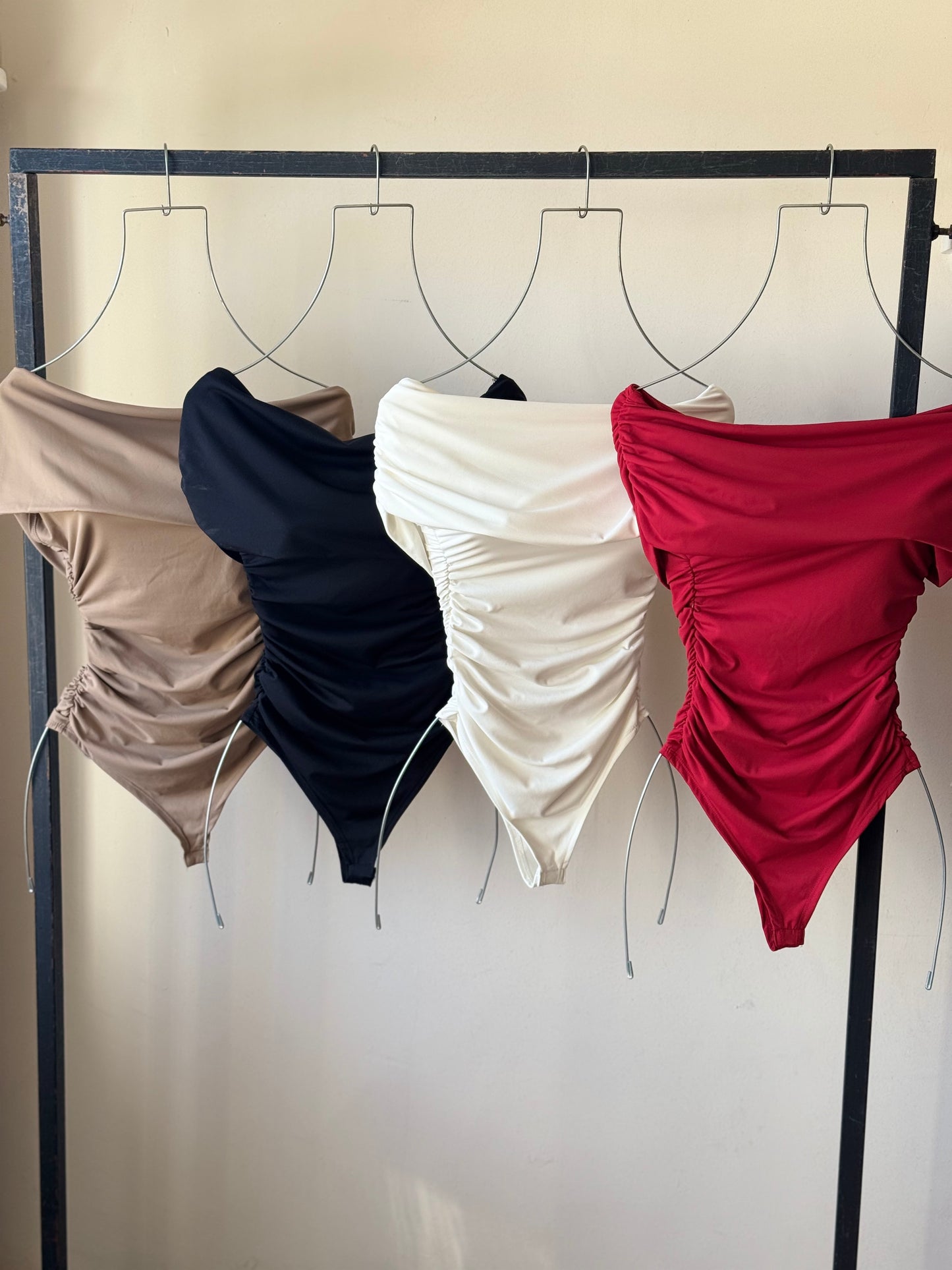 Body hombros descubiertos