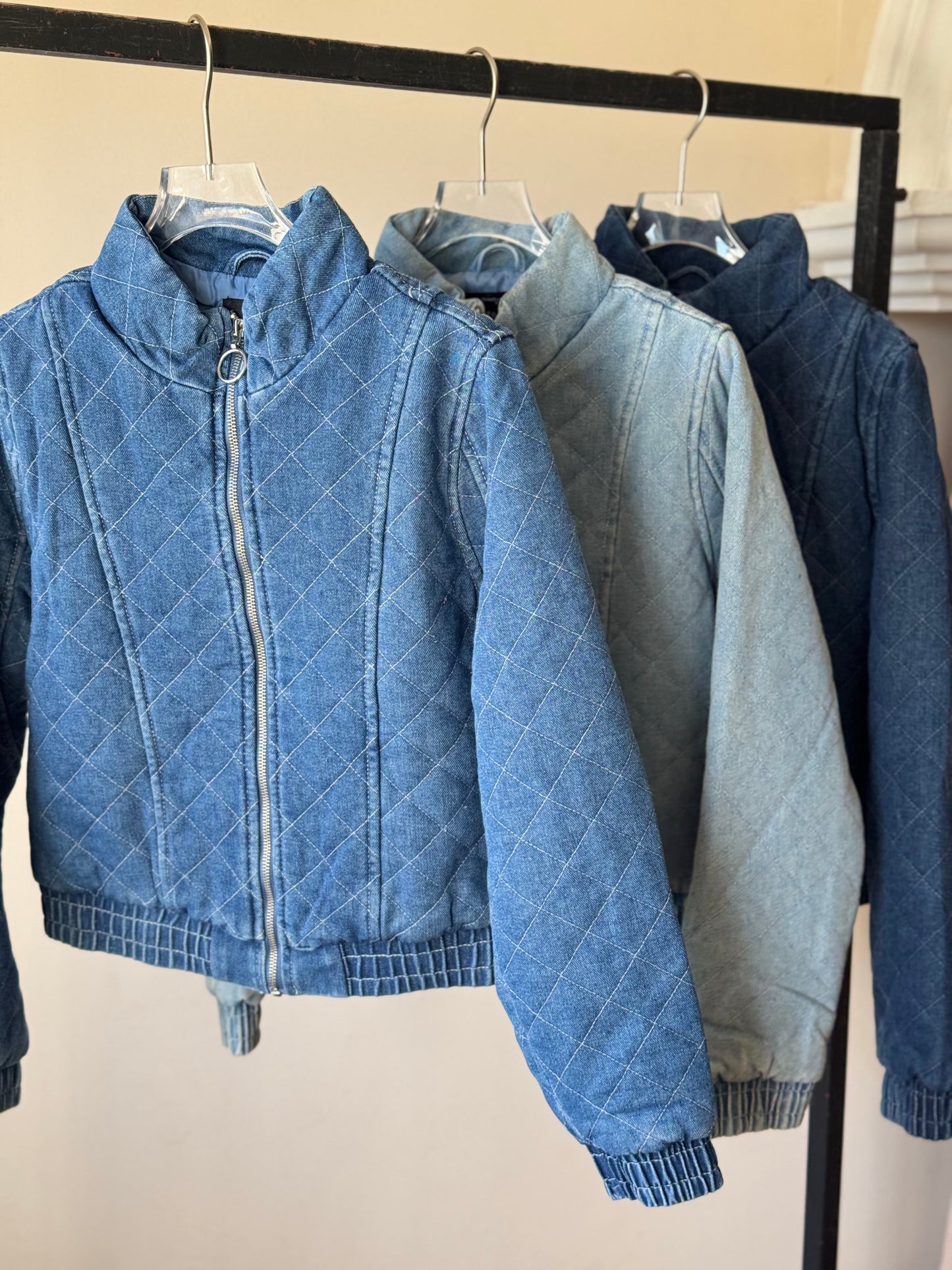 Chamarra capitonada de mezclilla