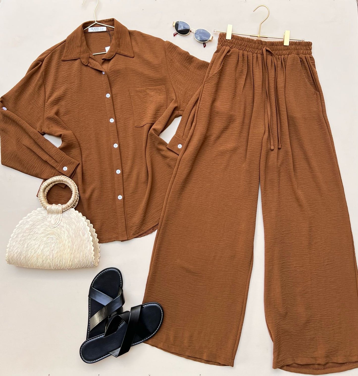 Conjunto camisa y pantalón