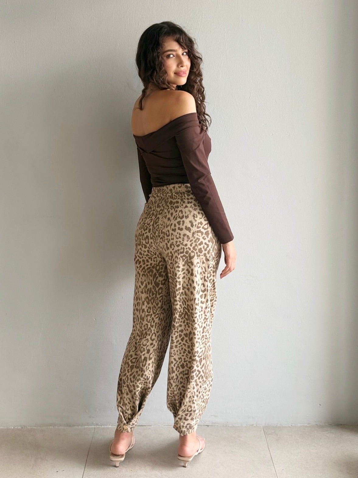Pantalon Leopardo Con Pinzas