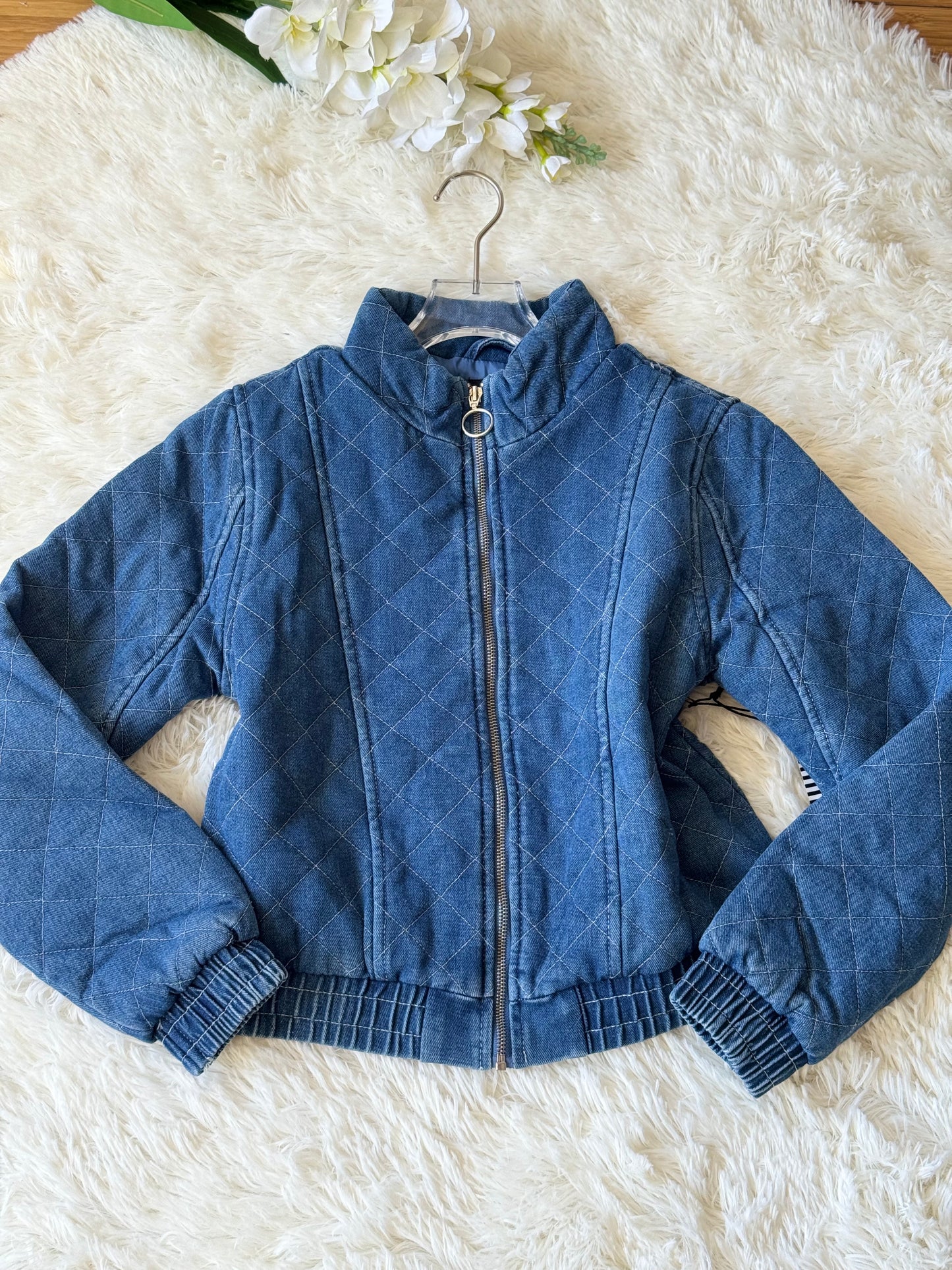 Chamarra capitonada de mezclilla