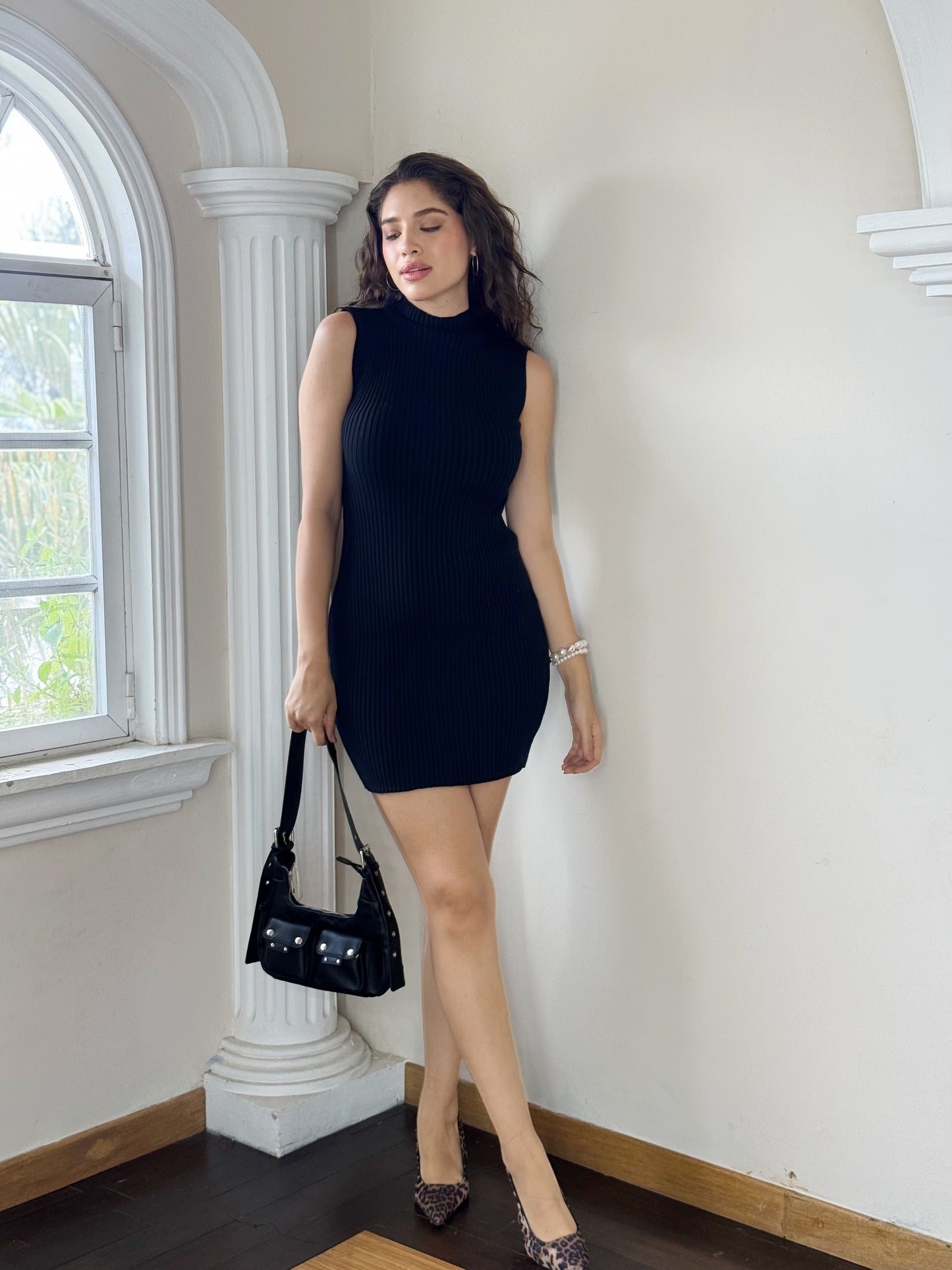 Vestido tejido cuello alto sin mangas