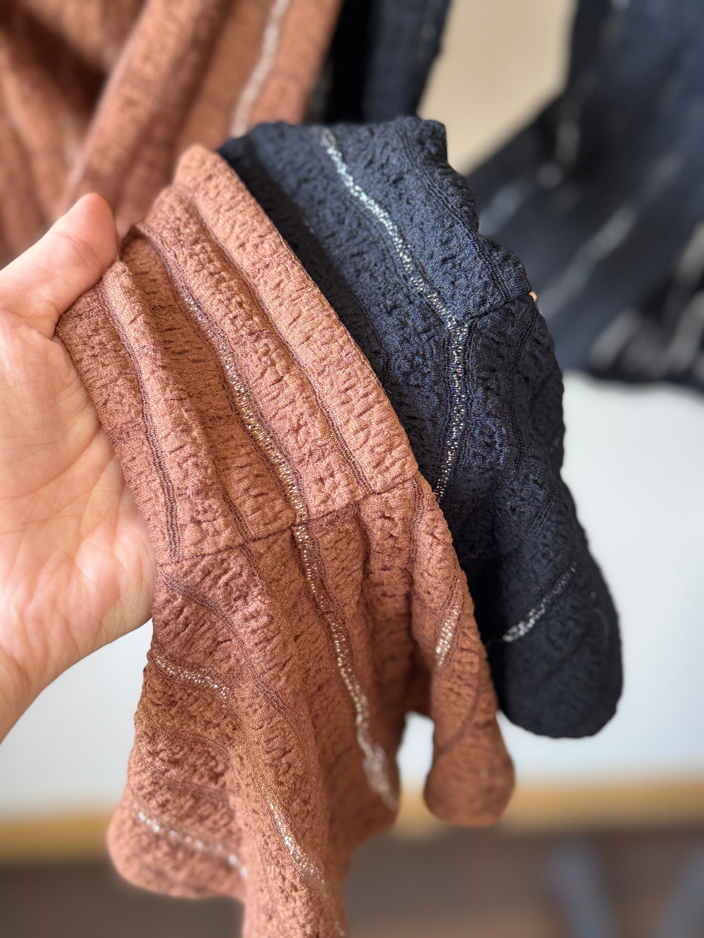 Blusa manga larga con escote