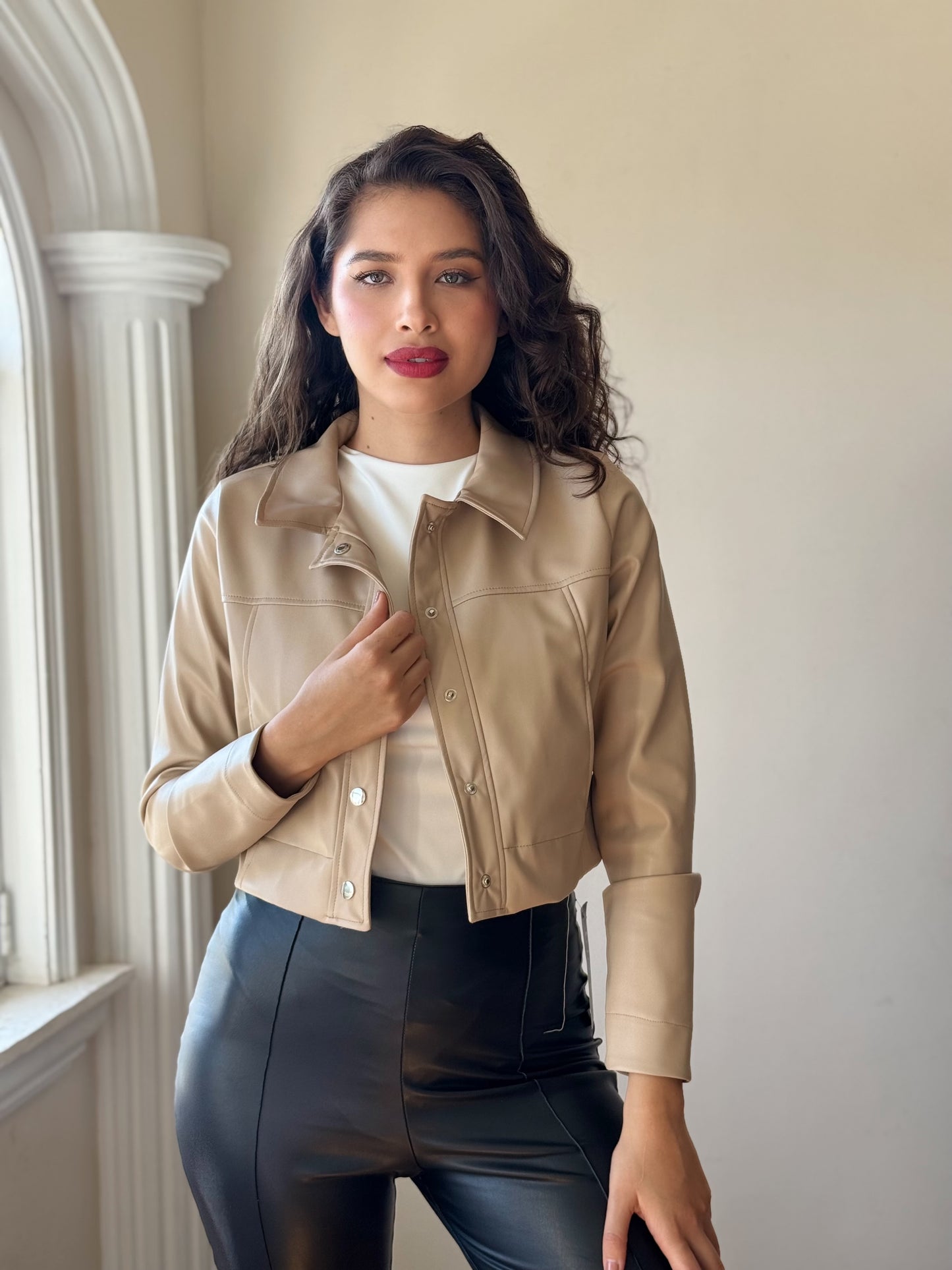 Chaqueta corta de vinipiel