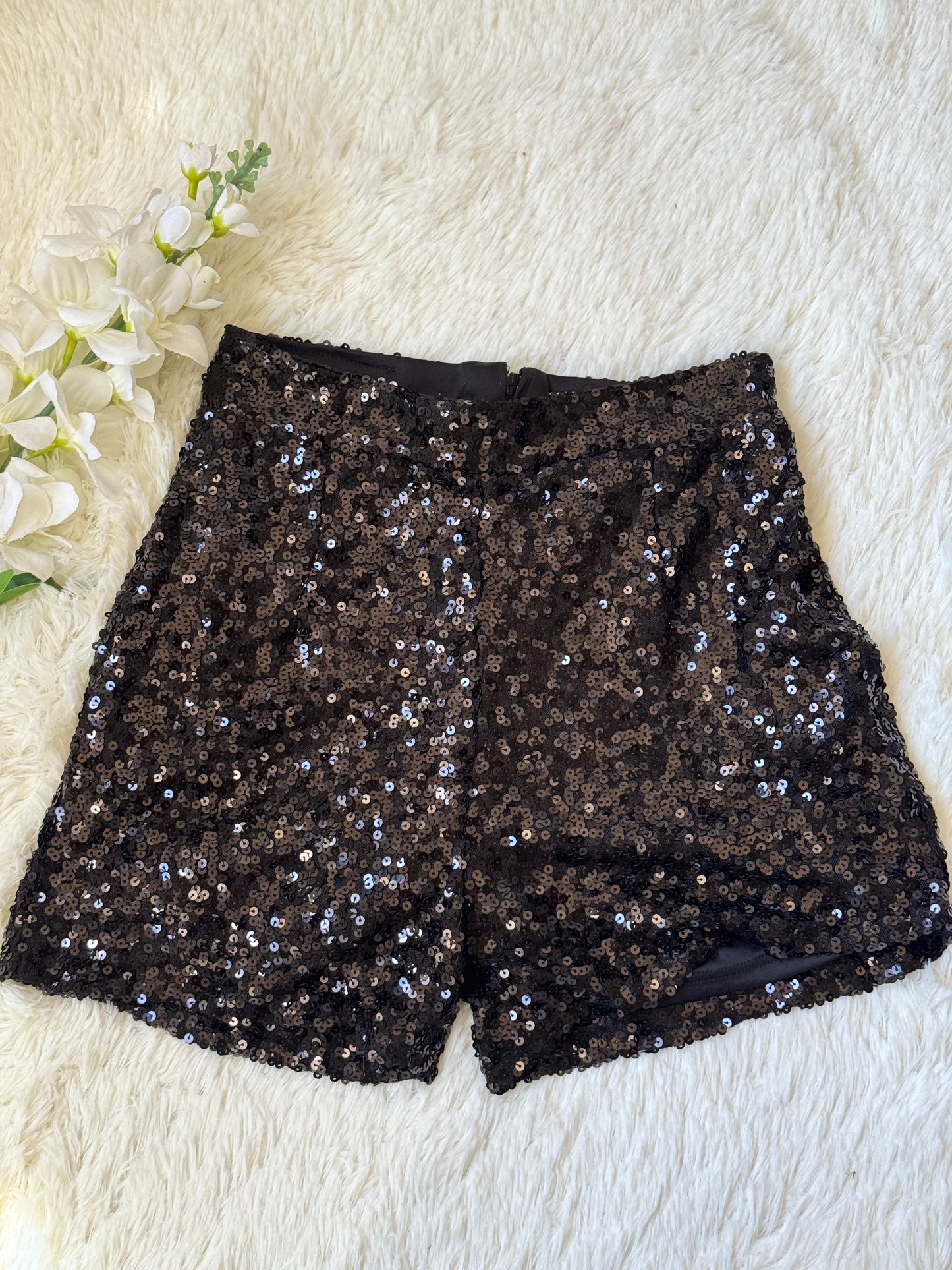 Short con lentejuelas y forro