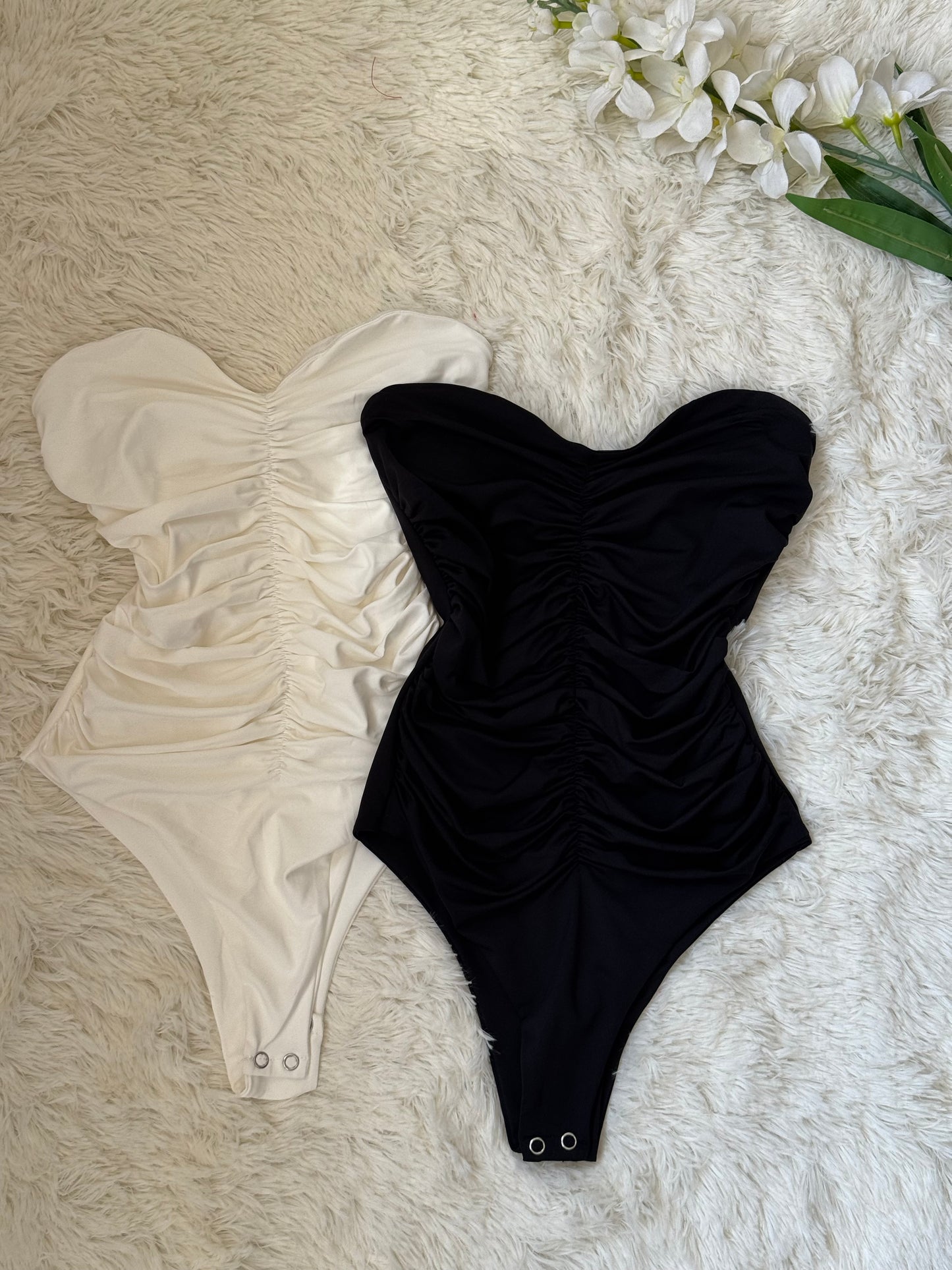 Body strapless plisado