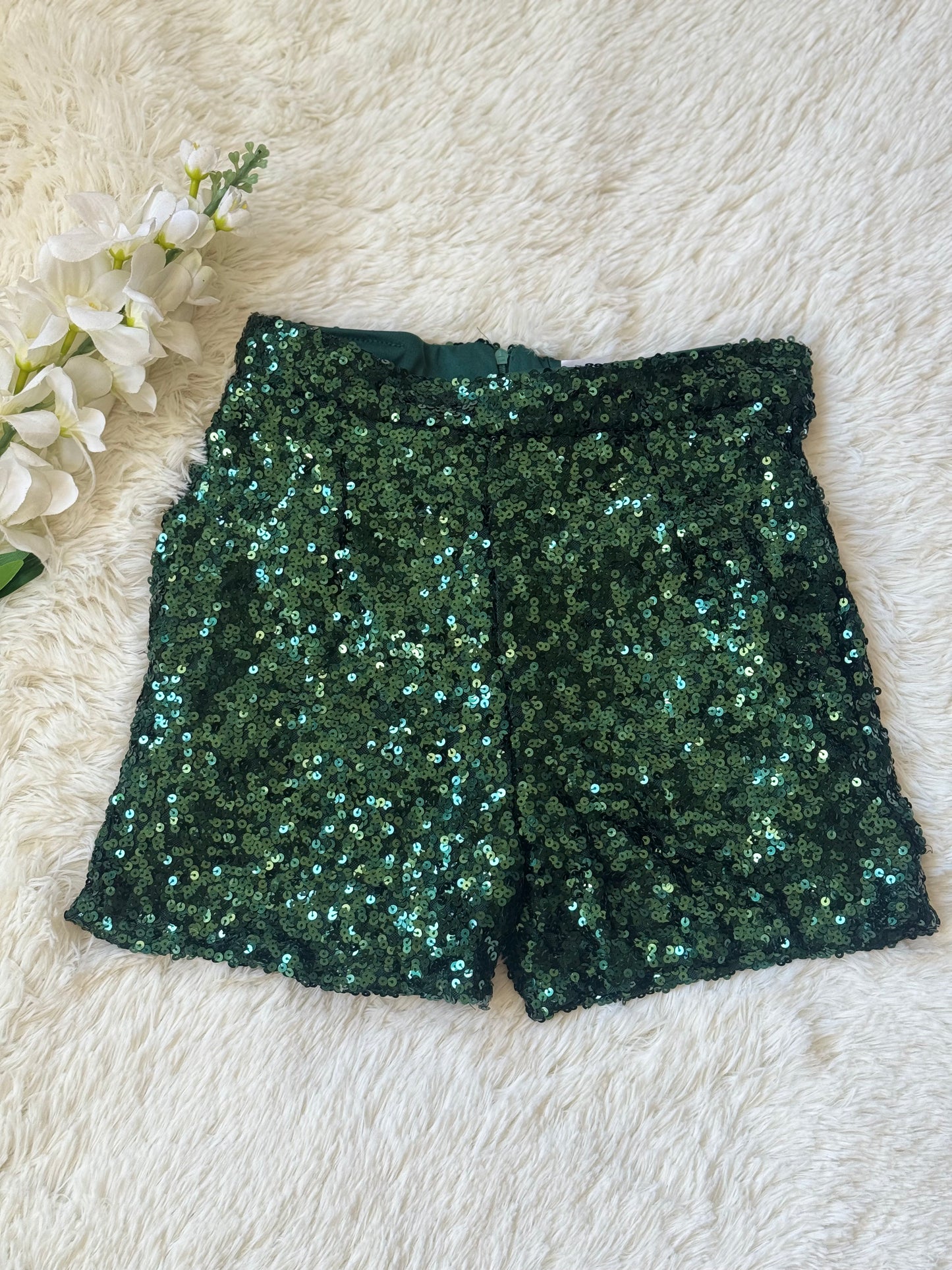 Short con lentejuelas y forro