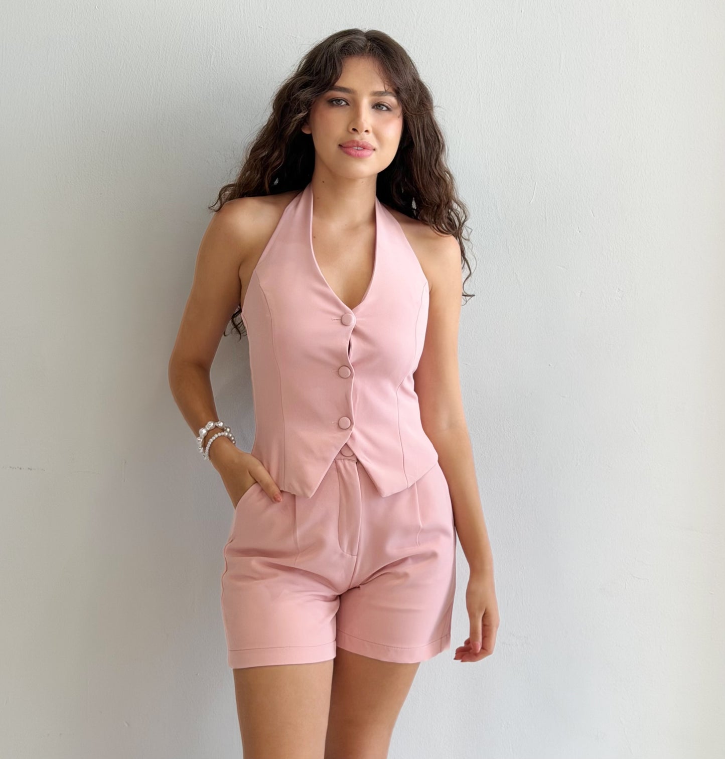 Conjunto de short con chaleco sin espalda