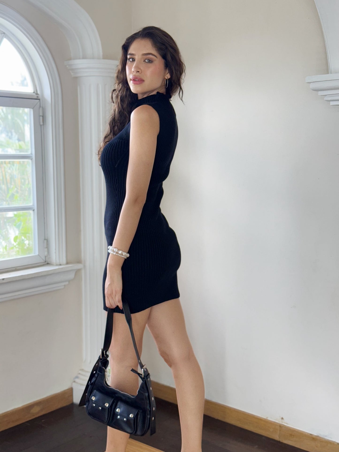 Vestido tejido cuello alto sin mangas