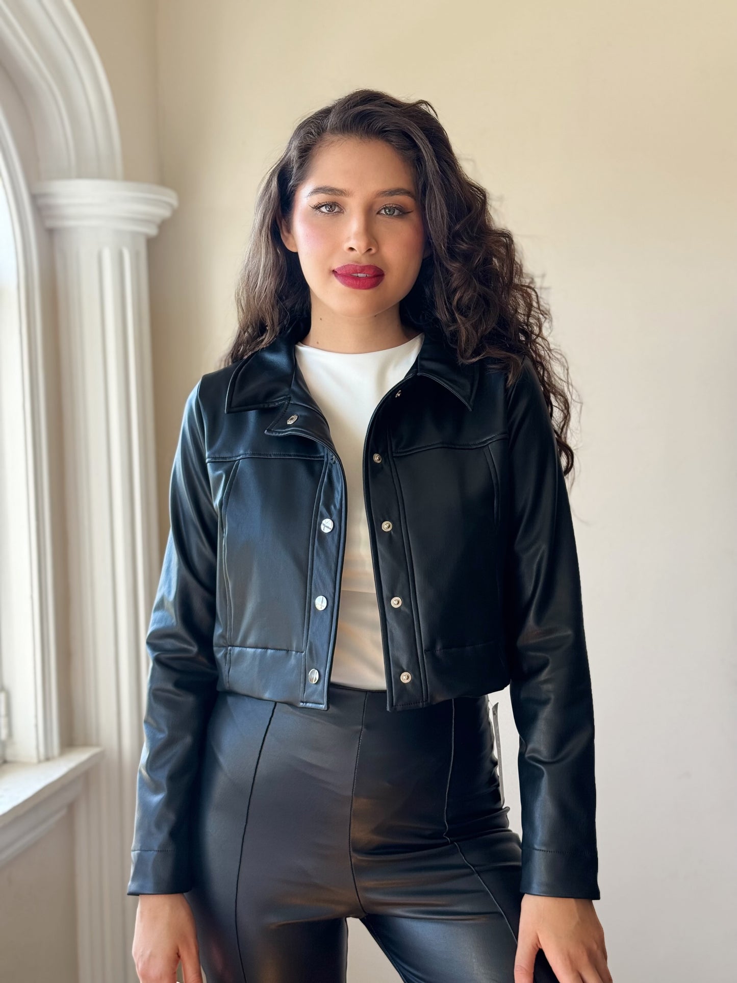 Chaqueta corta de vinipiel