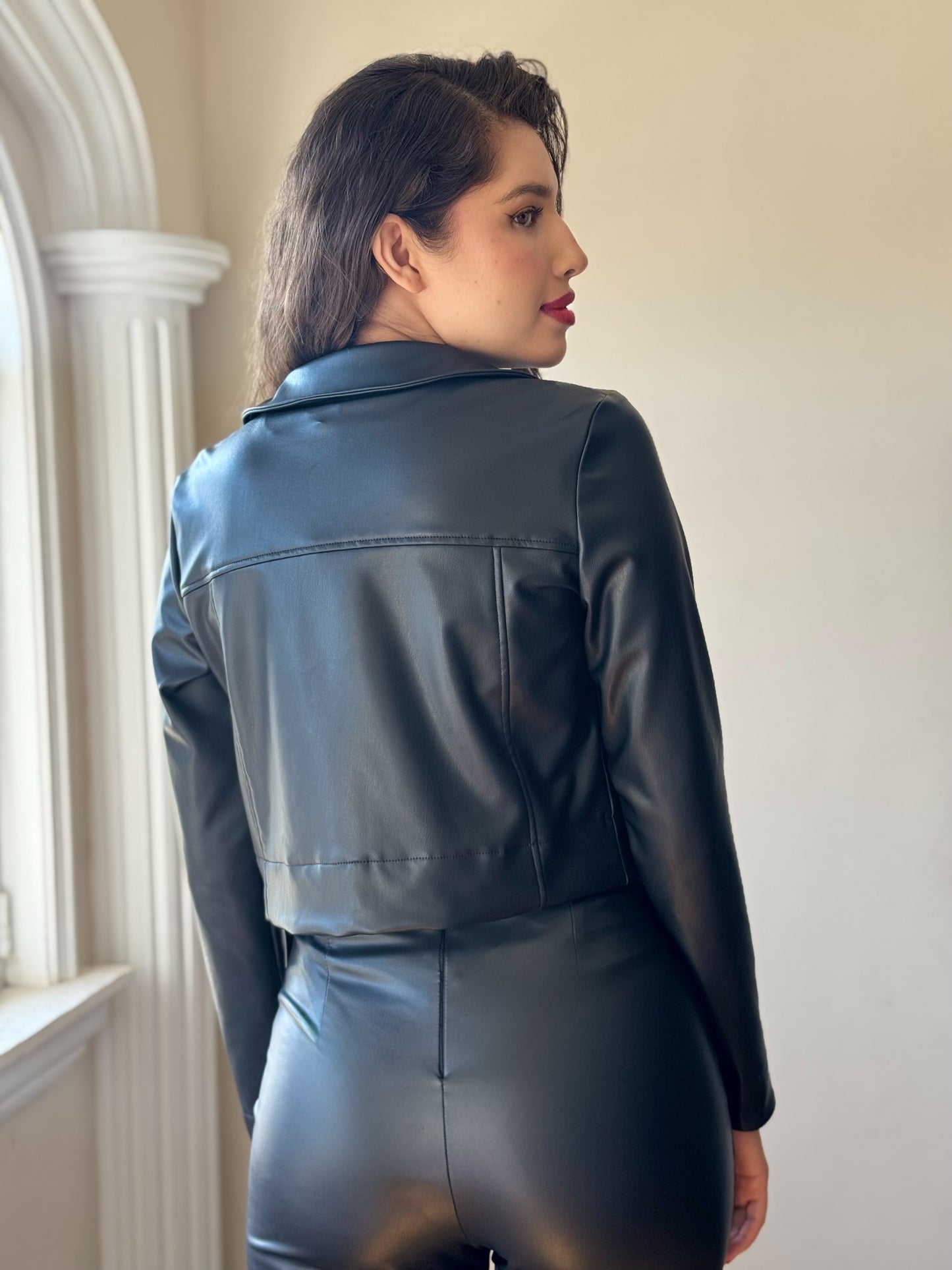 Chaqueta corta de vinipiel