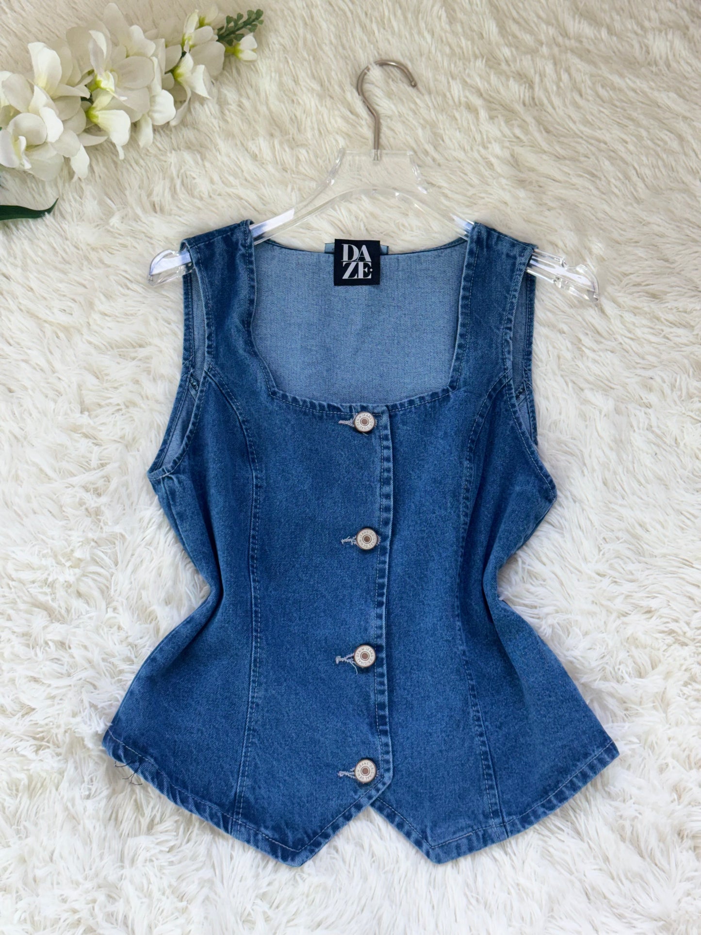 Chaleco denim escote cuadrado
