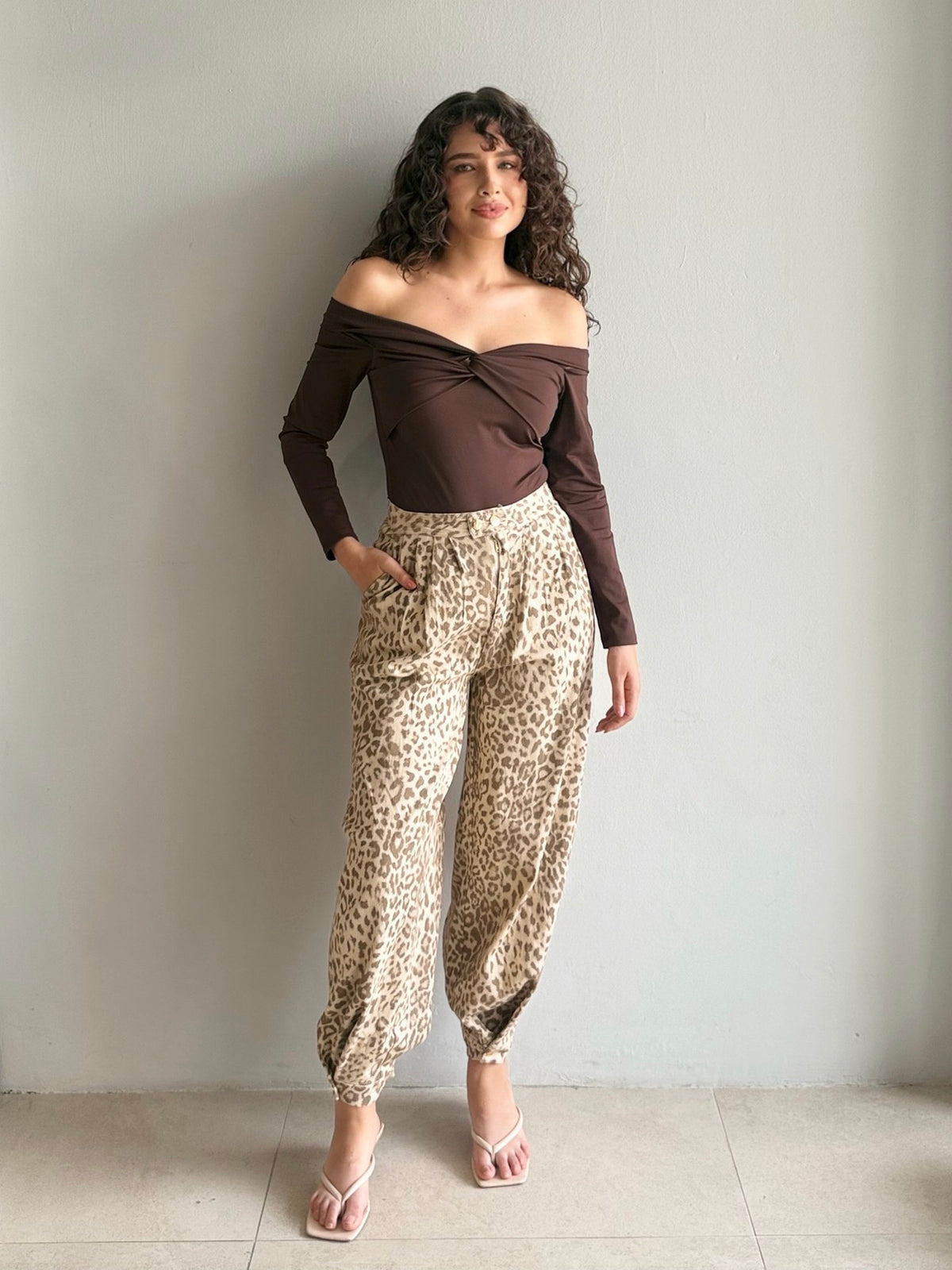 Pantalon Leopardo Con Pinzas