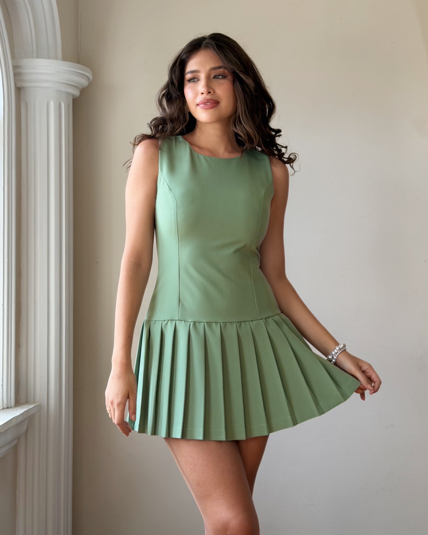 Vestido Cuello Redondo Falda Tableada