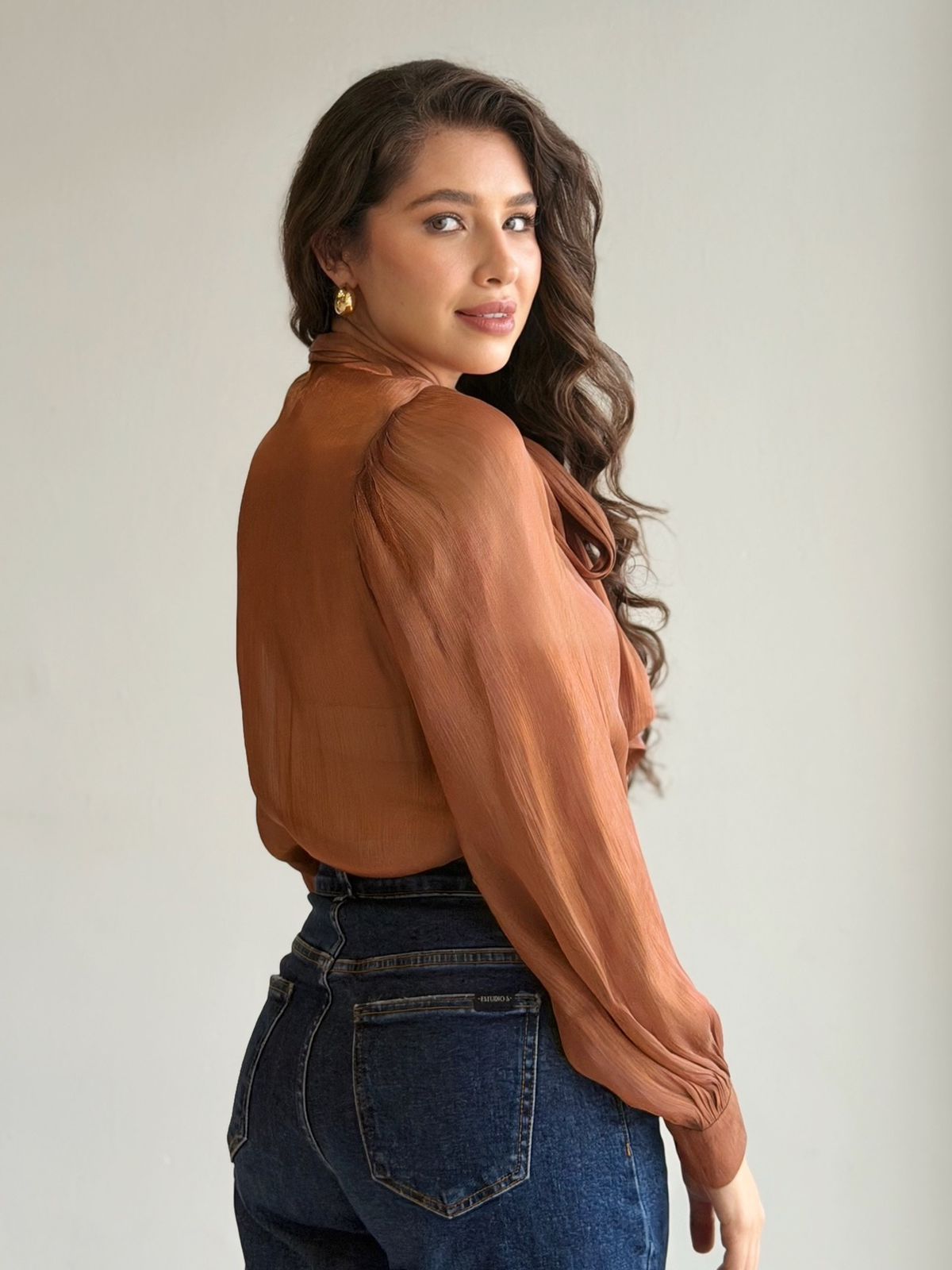 Camisa de satin con nudo