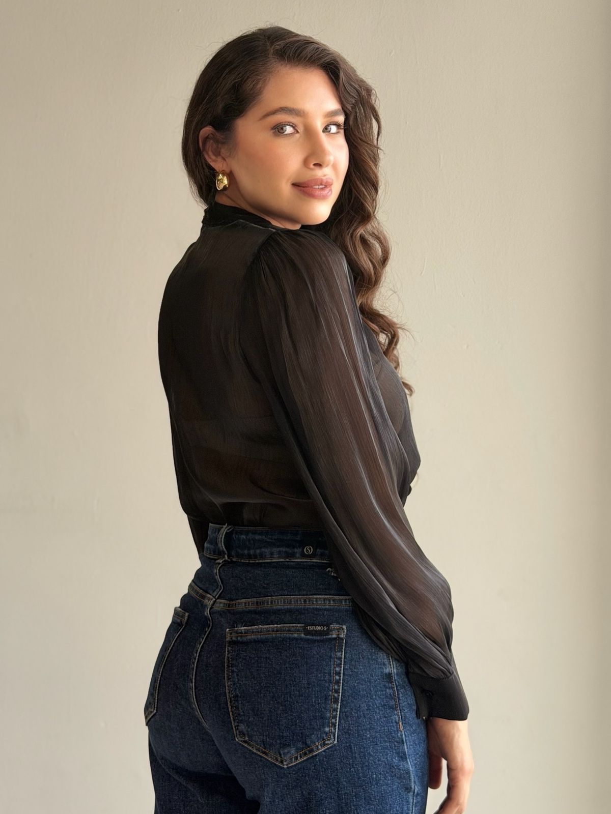Camisa de satin con nudo